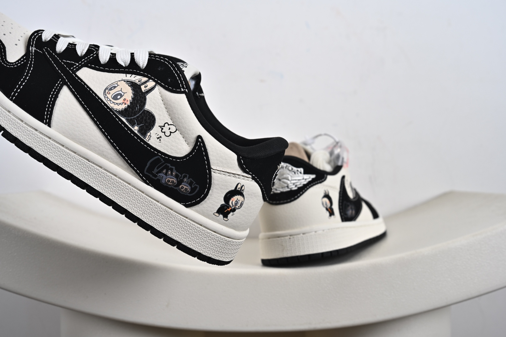 定制版Travis Scott x Fragment Design x Jordan Air Jordan 1 Low OG SP “白黑拉布布” DD7866-112