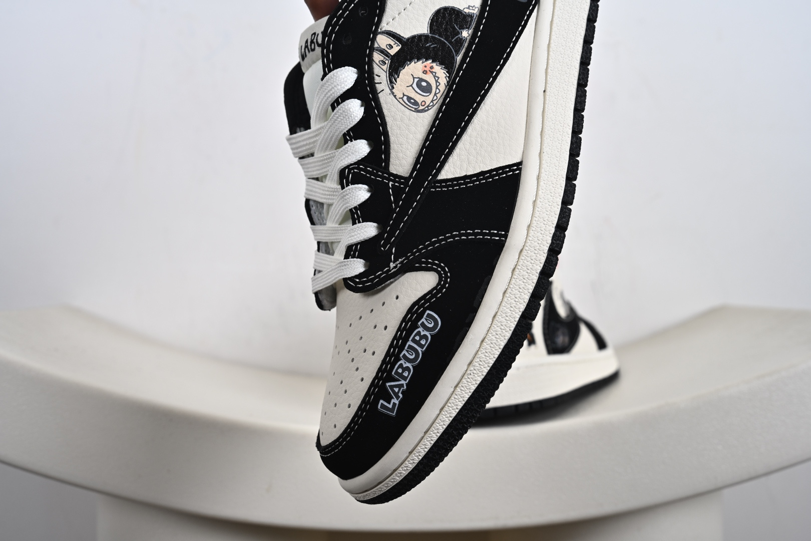 定制版Travis Scott x Fragment Design x Jordan Air Jordan 1 Low OG SP “白黑拉布布” DD7866-112