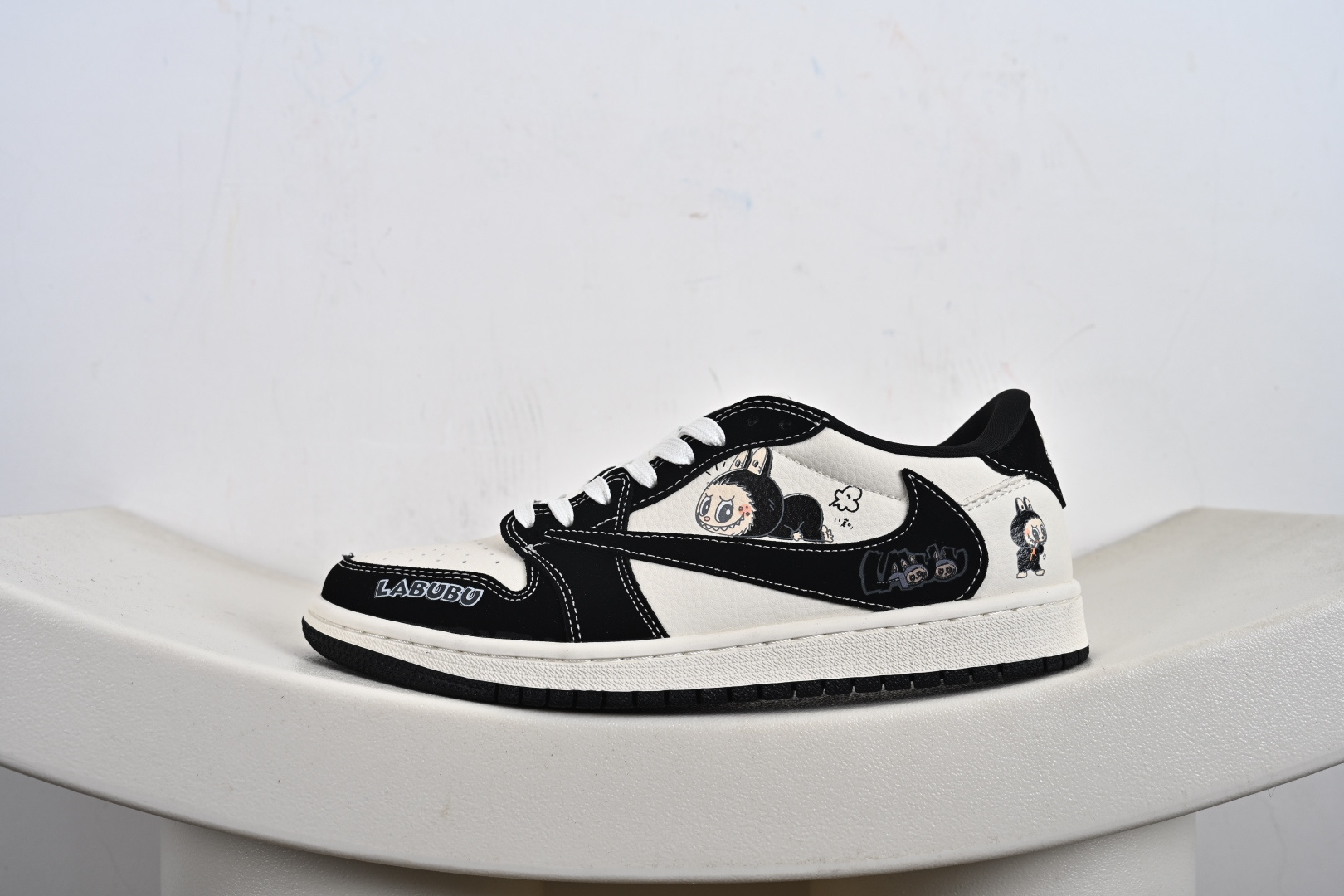 定制版Travis Scott x Fragment Design x Jordan Air Jordan 1 Low OG SP “白黑拉布布” DD7866-112