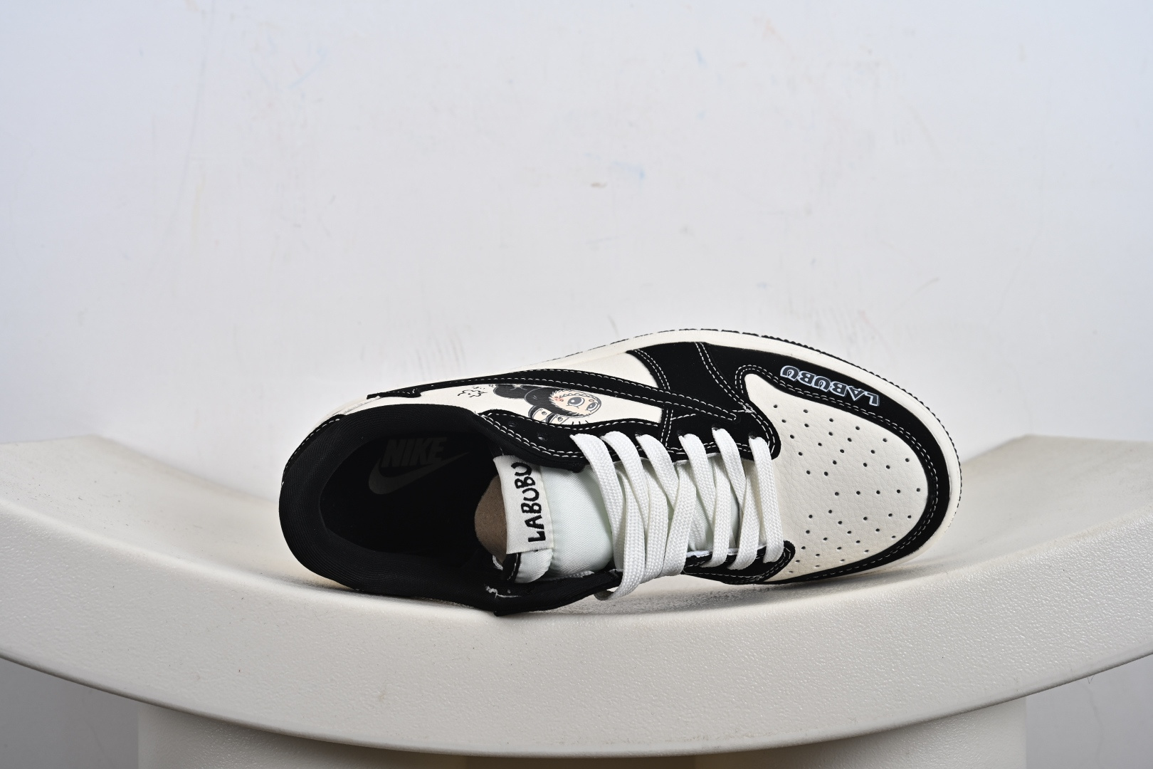 定制版Travis Scott x Fragment Design x Jordan Air Jordan 1 Low OG SP “白黑拉布布” DD7866-112