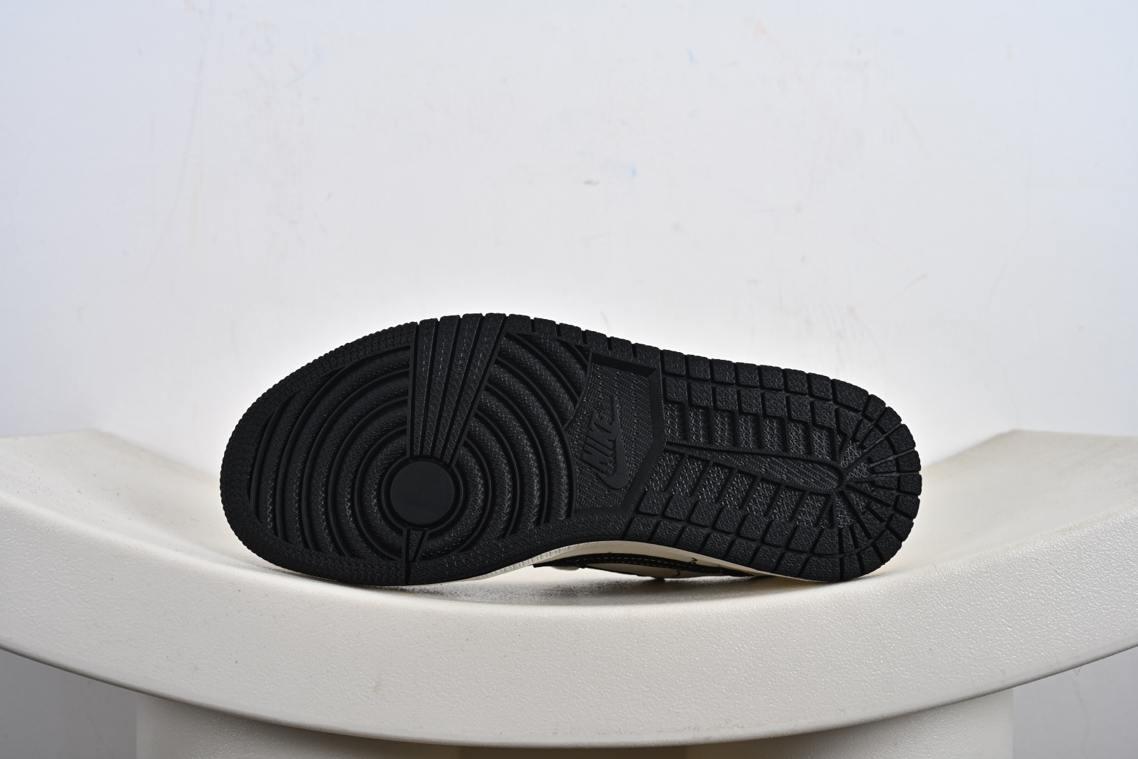 定制版Travis Scott x Fragment Design x Jordan Air Jordan 1 Low OG SP “白黑拉布布” DD7866-112