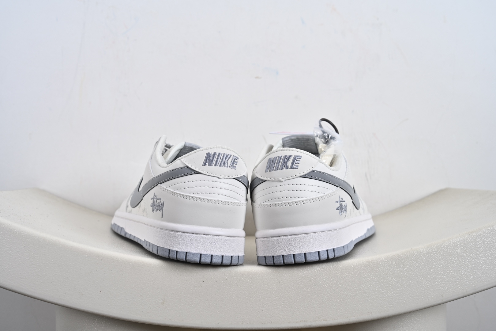 定制版Nike SB Dunk Low 斯图西联名 印花灰勾 周年高端定制 低帮休闲板鞋 CS1688-125