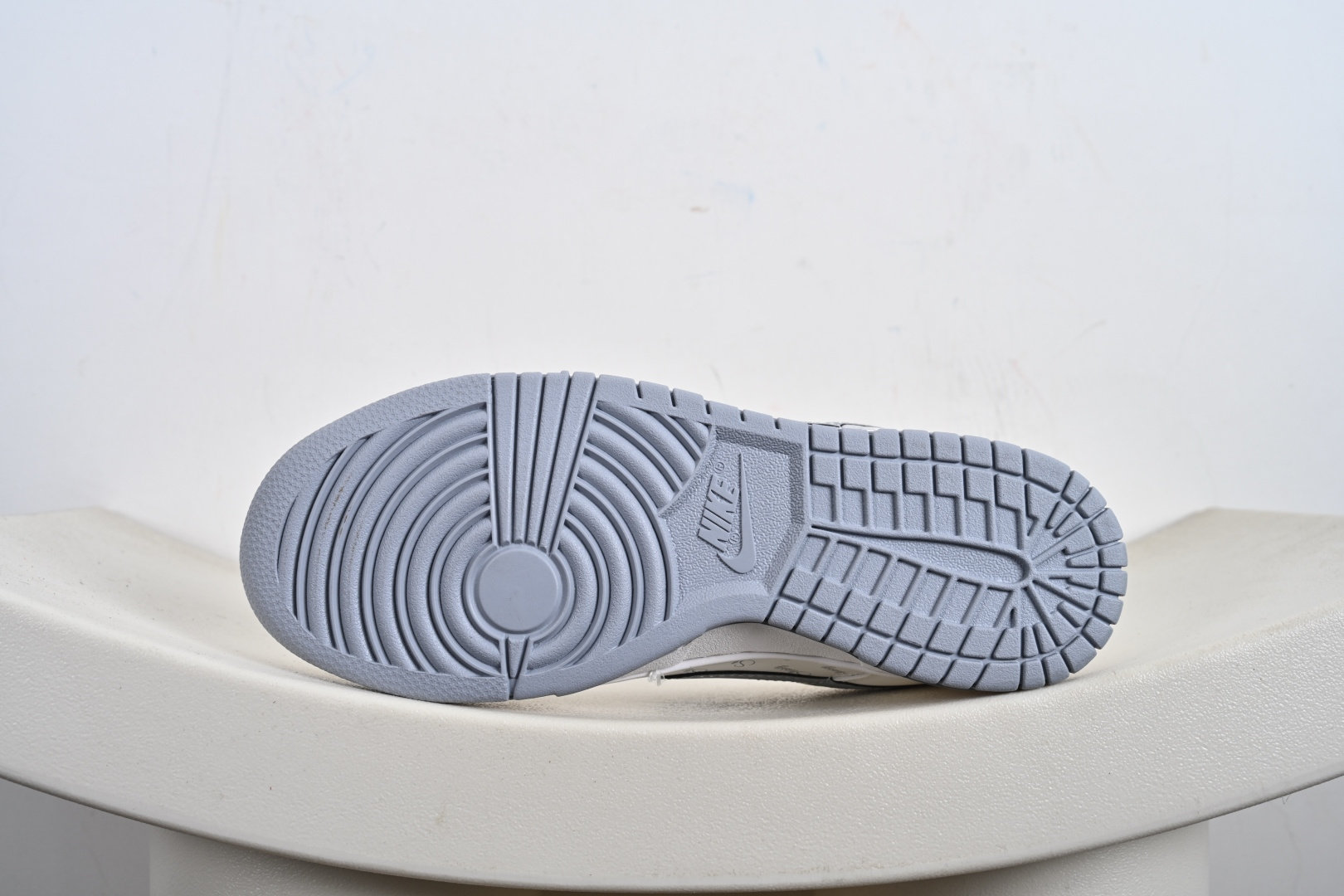 定制版Nike SB Dunk Low 斯图西联名 印花灰勾 周年高端定制 低帮休闲板鞋 CS1688-125