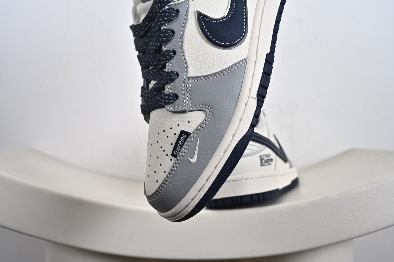 定制版Nike SB Dunk Low“SUP联名——灰白蓝配色” 高端定制 低帮休闲板鞋 SD6868-102