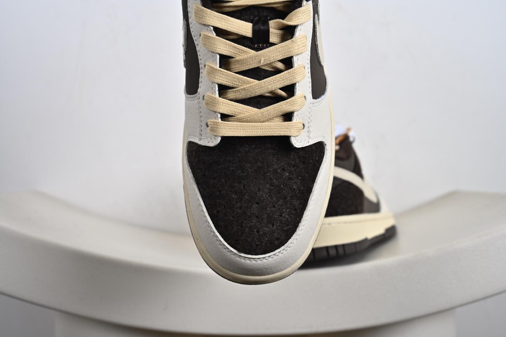 高端定制Nike SB Dunk Low “labubu拉布布联名---奶白棕长毛” 高端定制 低帮休闲板鞋 DS6608-011