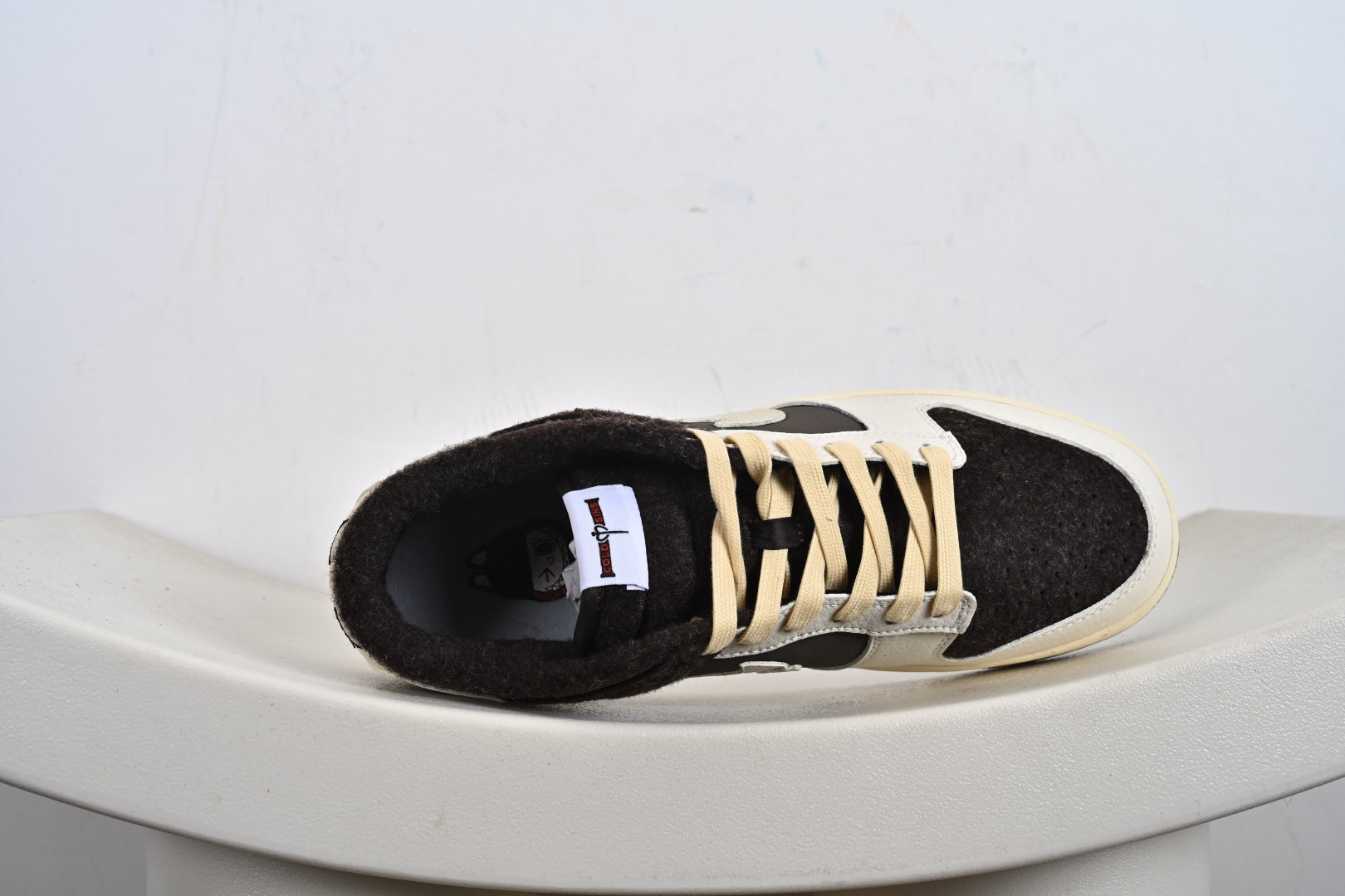 高端定制Nike SB Dunk Low “labubu拉布布联名---奶白棕长毛” 高端定制 低帮休闲板鞋 DS6608-011