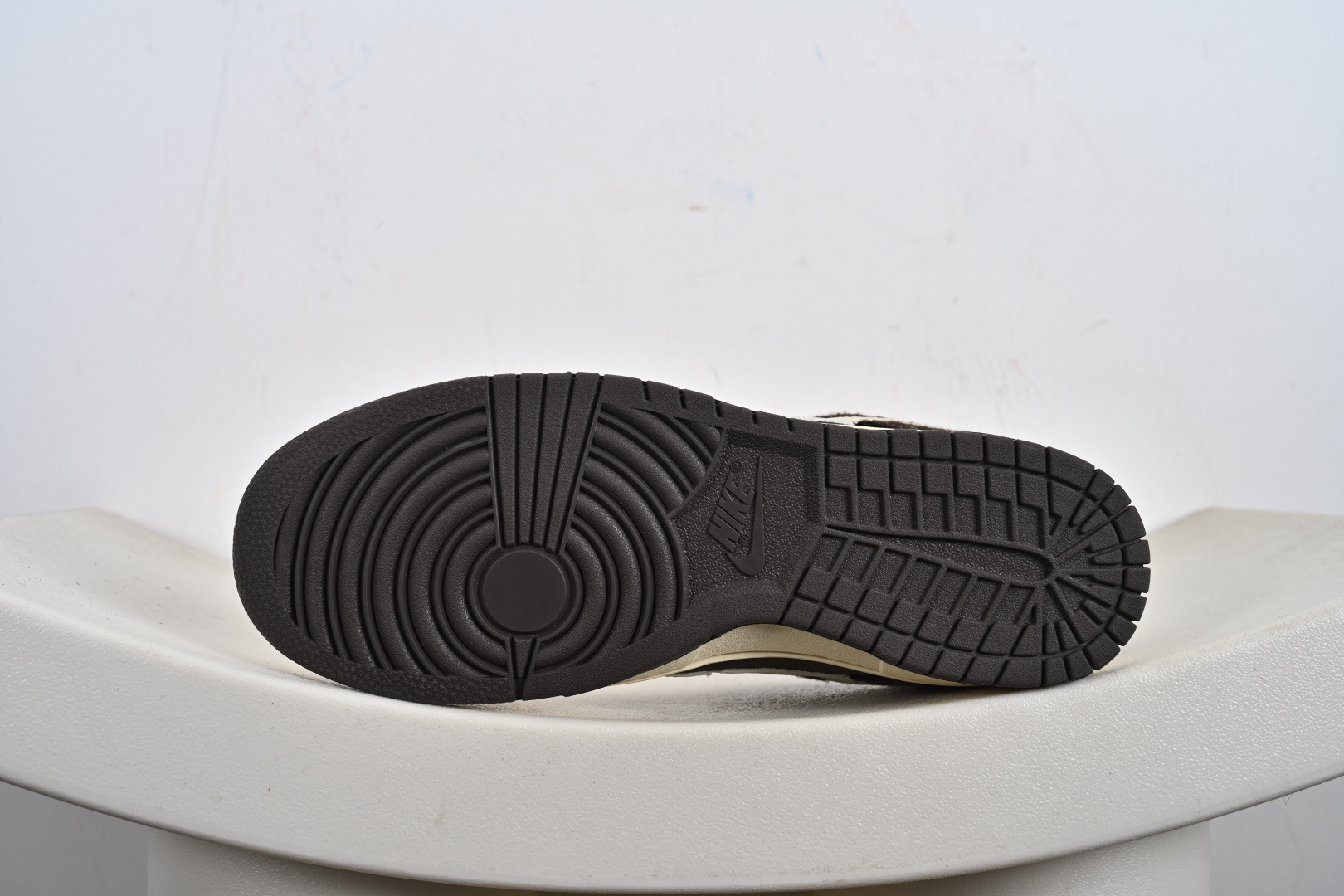 高端定制Nike SB Dunk Low “labubu拉布布联名---奶白棕长毛” 高端定制 低帮休闲板鞋 DS6608-011