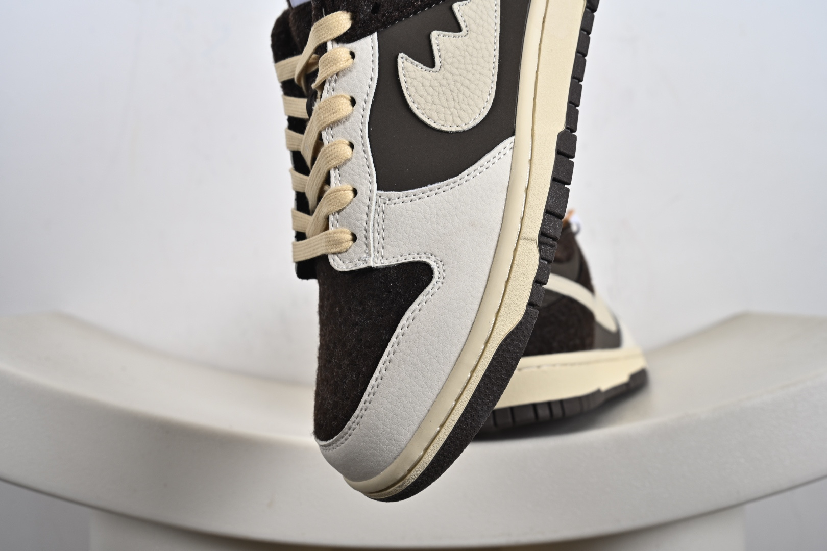 高端定制Nike SB Dunk Low “labubu拉布布联名---奶白棕长毛” 高端定制 低帮休闲板鞋 DS6608-011