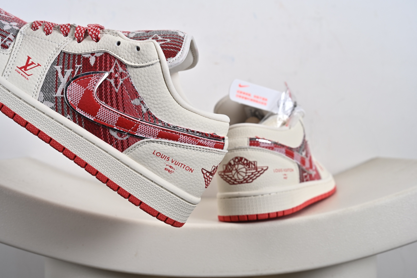 定制版Air Jordan 1 Low AJ1 乔1 “LV路易威登联名---米白红帆布牛仔印花”高端定制 低帮复古篮球鞋 QG1988-010