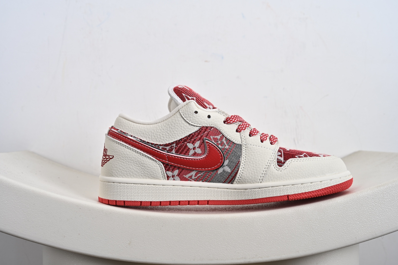 定制版Air Jordan 1 Low AJ1 乔1 “LV路易威登联名---米白红帆布牛仔印花”高端定制 低帮复古篮球鞋 QG1988-010