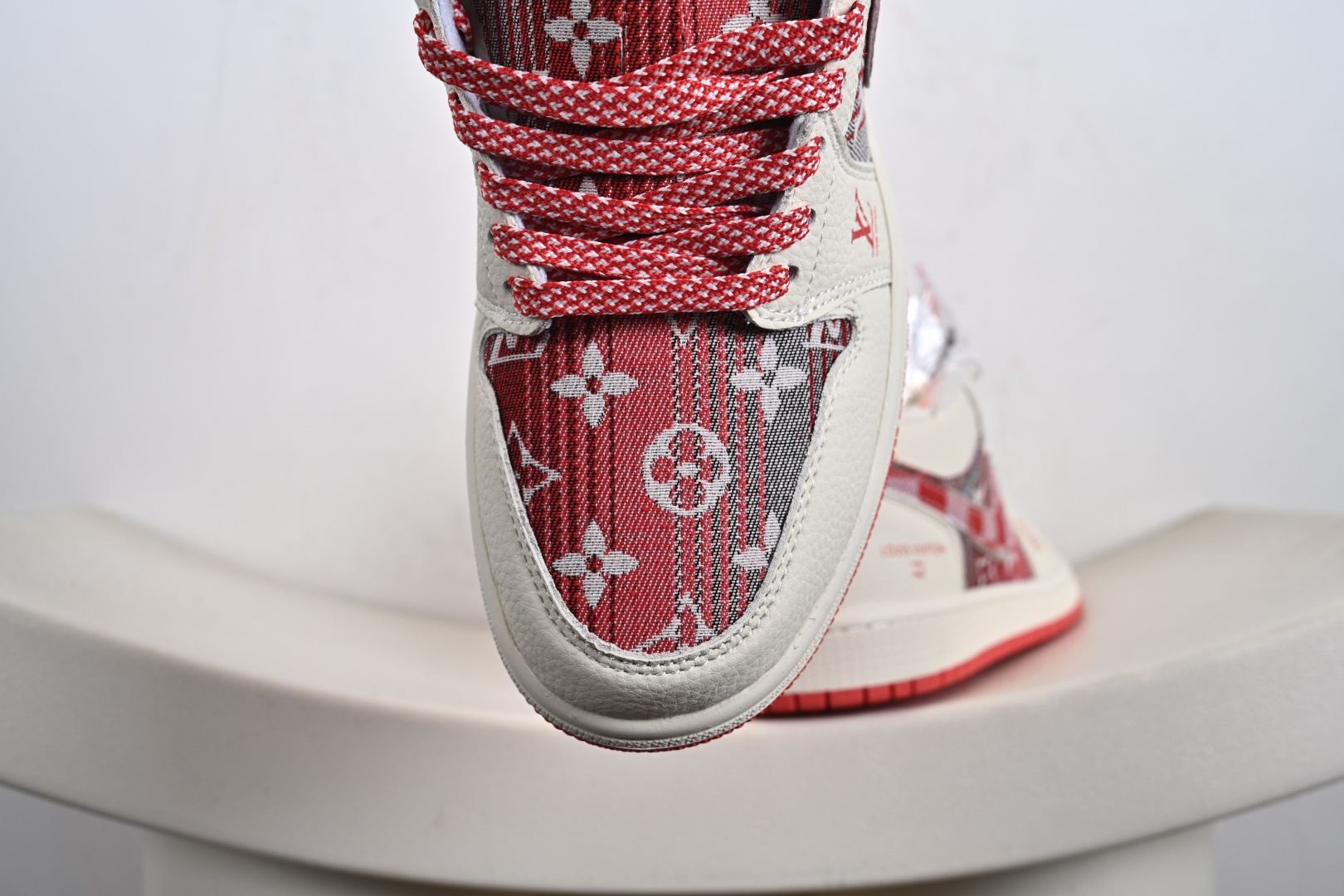 定制版Air Jordan 1 Low AJ1 乔1 “LV路易威登联名---米白红帆布牛仔印花”高端定制 低帮复古篮球鞋 QG1988-010