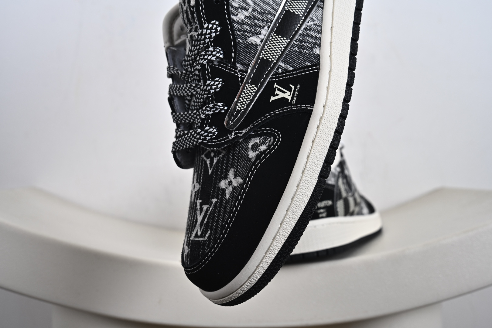 Travis Scott x Fragment Design x Jordan Air Jordan 1 Low OG SP “路易威登LV联名---黑灰帆布LV印花” XS2025-063