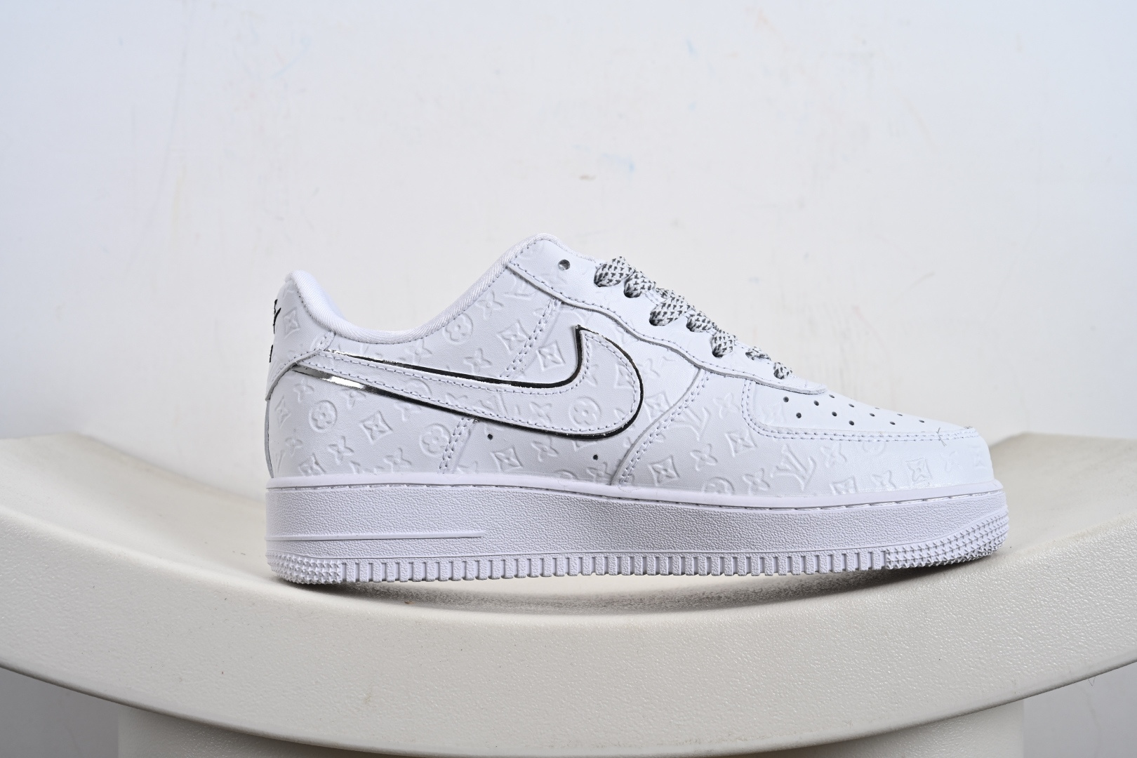 高端定制Nike Air Force 1 '07 Low “路易威登LV联名--- 纯白lv立体印花” 高端定制 低帮休闲板鞋 XL1979-110