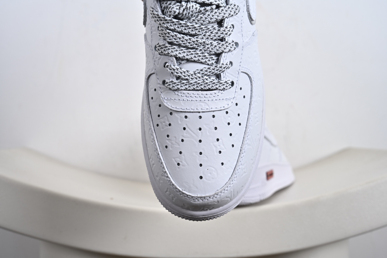 高端定制Nike Air Force 1 '07 Low “路易威登LV联名--- 纯白lv立体印花” 高端定制 低帮休闲板鞋 XL1979-110