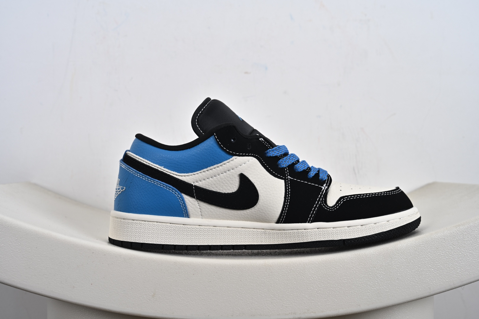 Nike Jordan Air Jordan 1 “LV联名——创意米黑蓝” 高端定制 乔丹低帮休闲板鞋 QJ2025-001