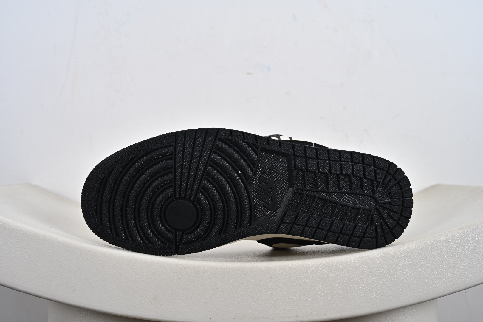 Nike Jordan Air Jordan 1 “LV联名——创意米黑蓝” 高端定制 乔丹低帮休闲板鞋 QJ2025-001