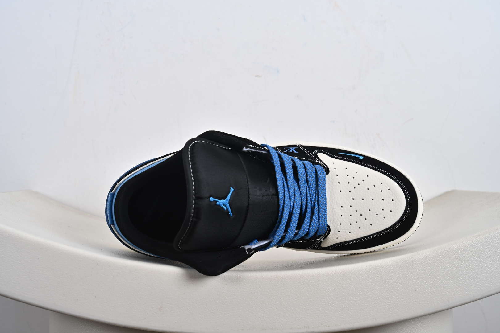 Nike Jordan Air Jordan 1 “LV联名——创意米黑蓝” 高端定制 乔丹低帮休闲板鞋 QJ2025-001