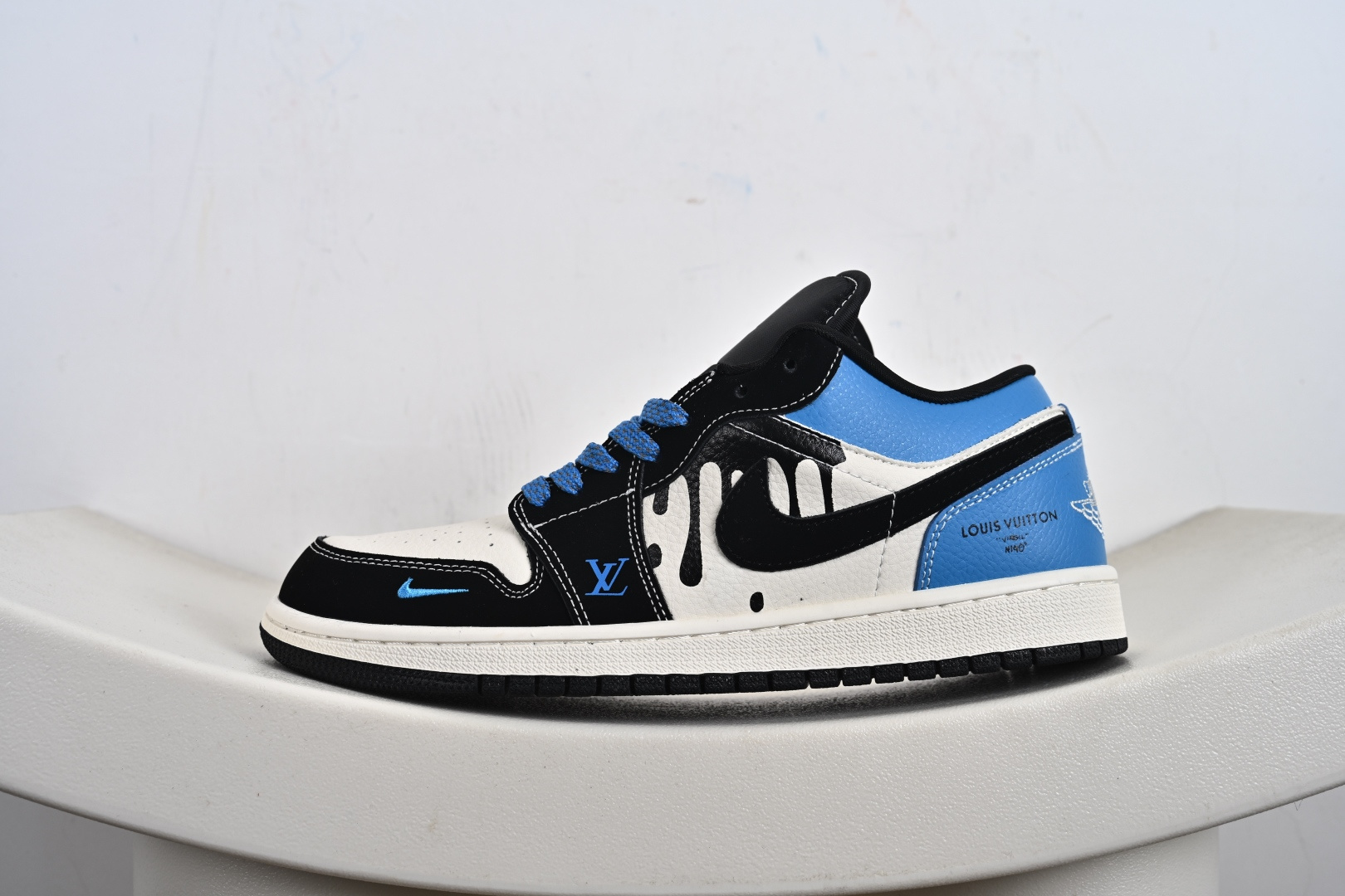 Nike Jordan Air Jordan 1 “LV联名——创意米黑蓝” 高端定制 乔丹低帮休闲板鞋 QJ2025-001