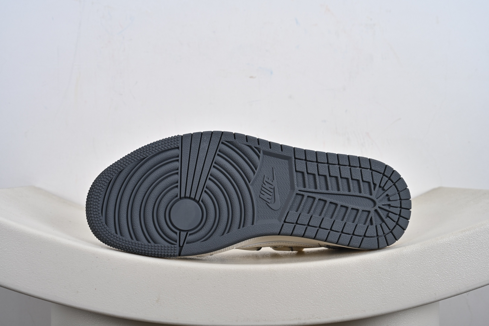 Travis Scott x Fragment Design x Jordan Air Jordan 1 Low OG SP 迪奥联名-米灰牛仔布红标” HT5088-602