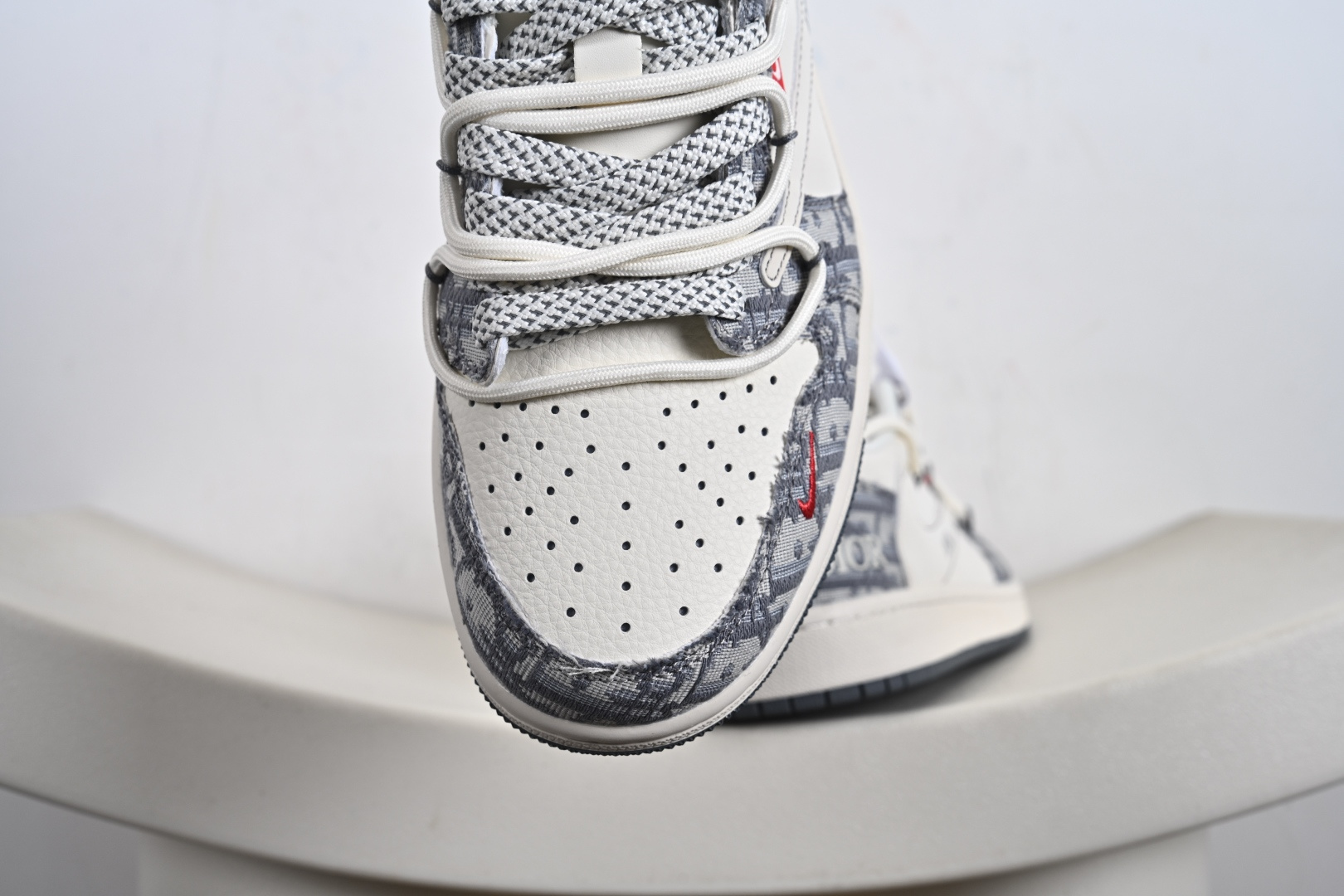 Travis Scott x Fragment Design x Jordan Air Jordan 1 Low OG SP 迪奥联名-米灰牛仔布红标” HT5088-602