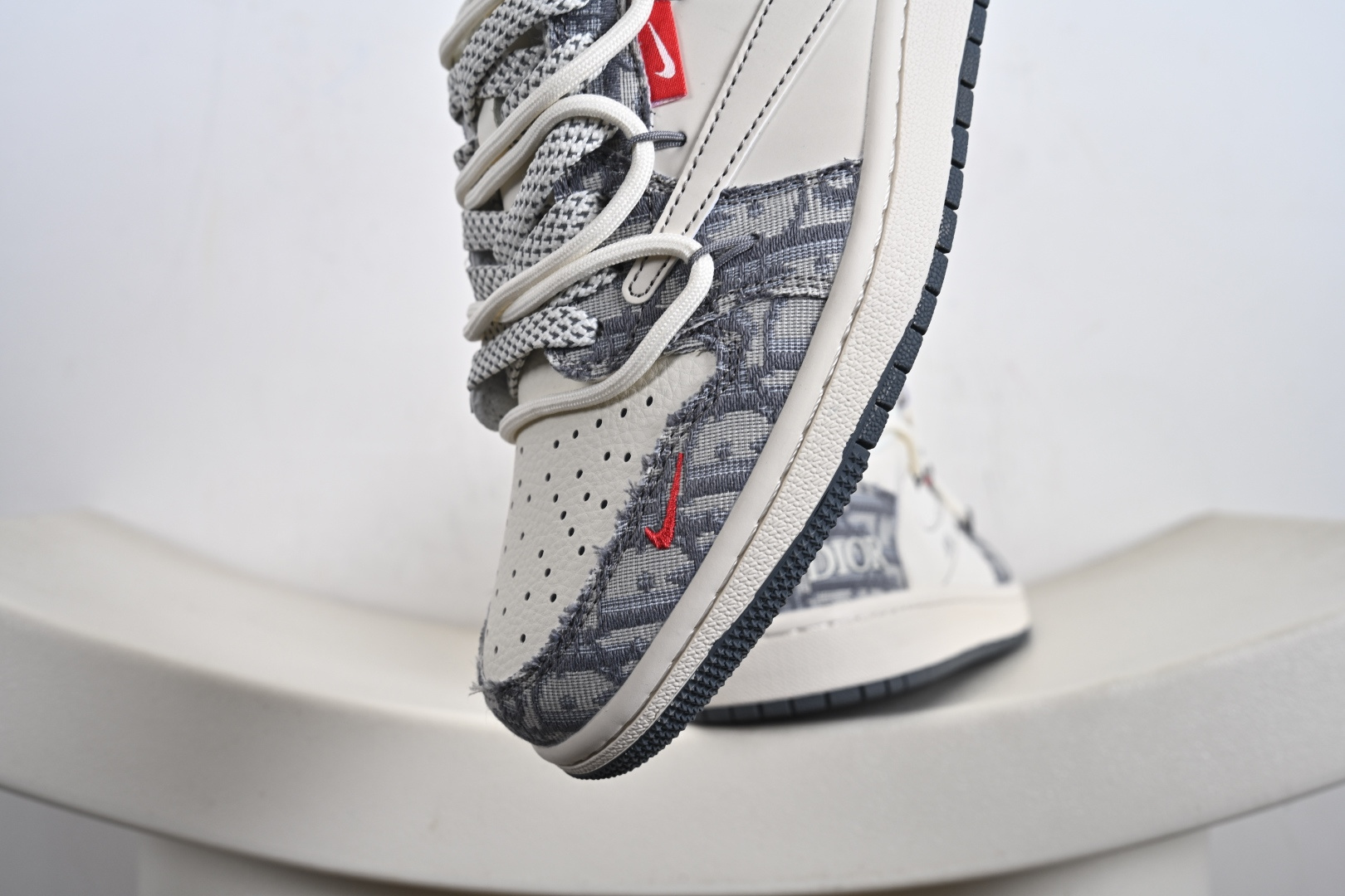 Travis Scott x Fragment Design x Jordan Air Jordan 1 Low OG SP 迪奥联名-米灰牛仔布红标” HT5088-602