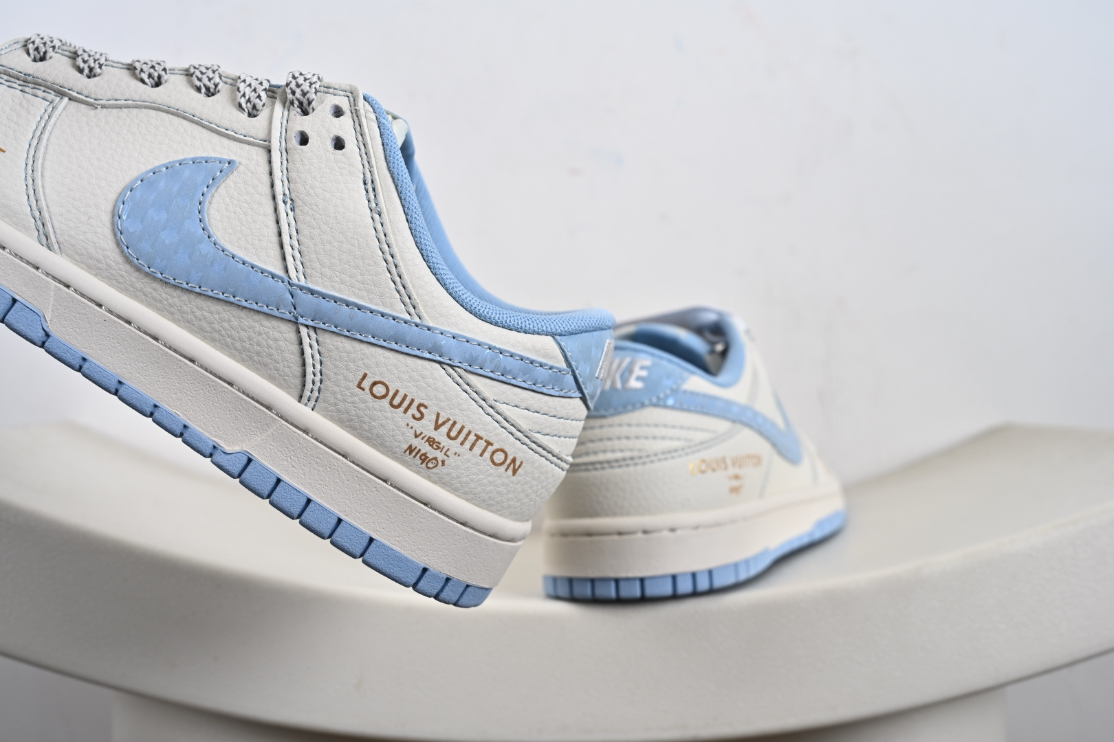 Nike SB Dunk Low“ LV联名——米白冰蓝金标” 周年高端定制 低帮休闲板鞋 JP1628-005
