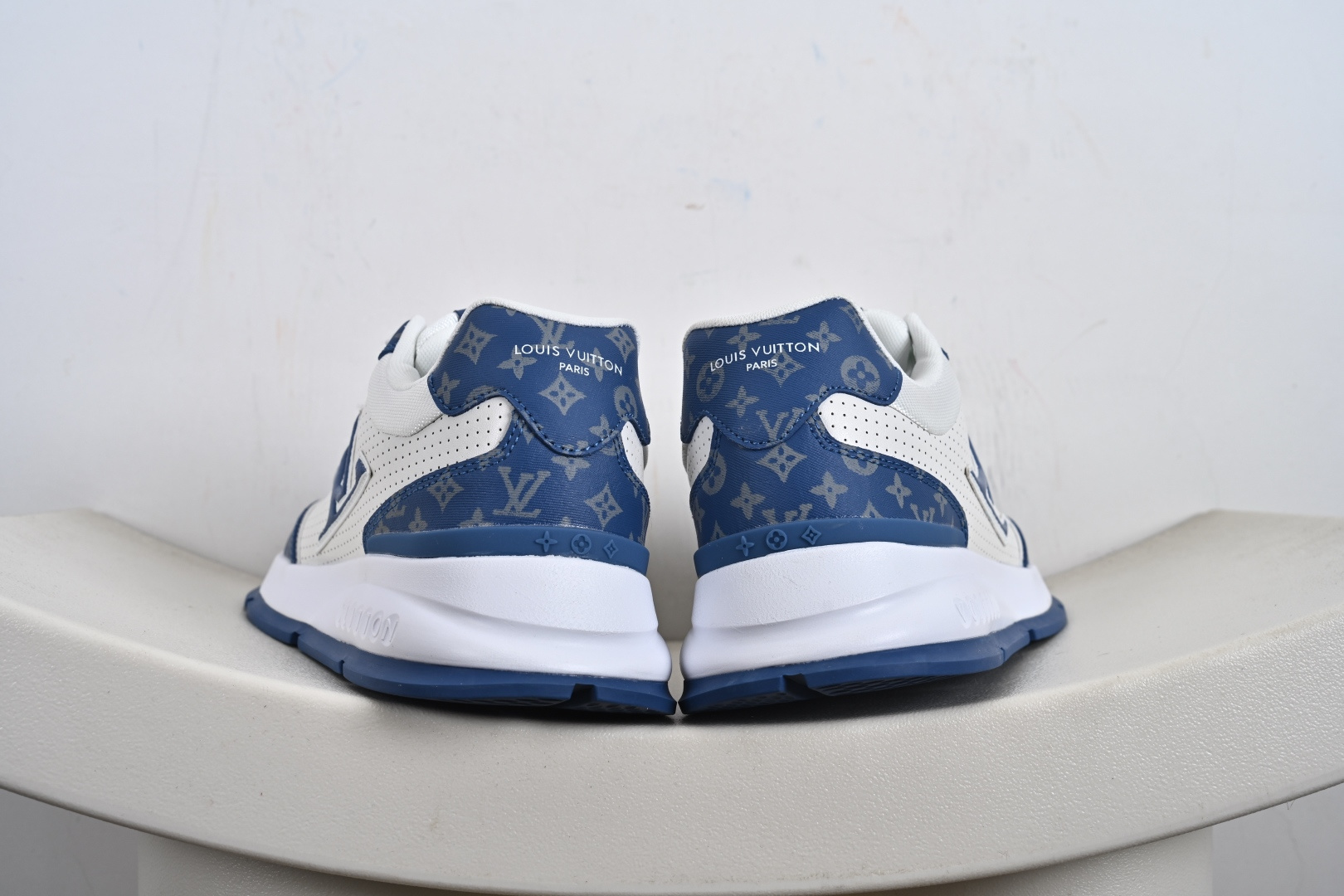 路易威登/Louis Vuitton LV路易威登板鞋 DM9U5PMI02N11 新款 LV Trainer最新配色运动鞋