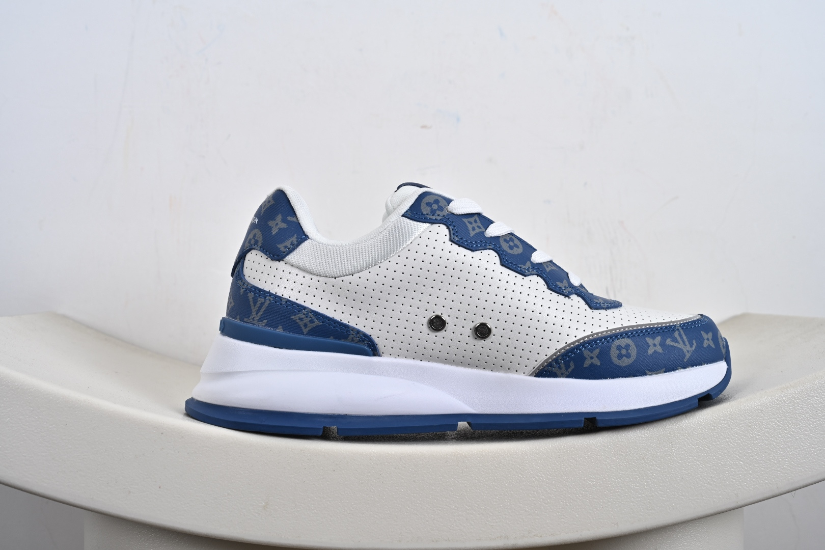 路易威登/Louis Vuitton LV路易威登板鞋 DM9U5PMI02N11 新款 LV Trainer最新配色运动鞋