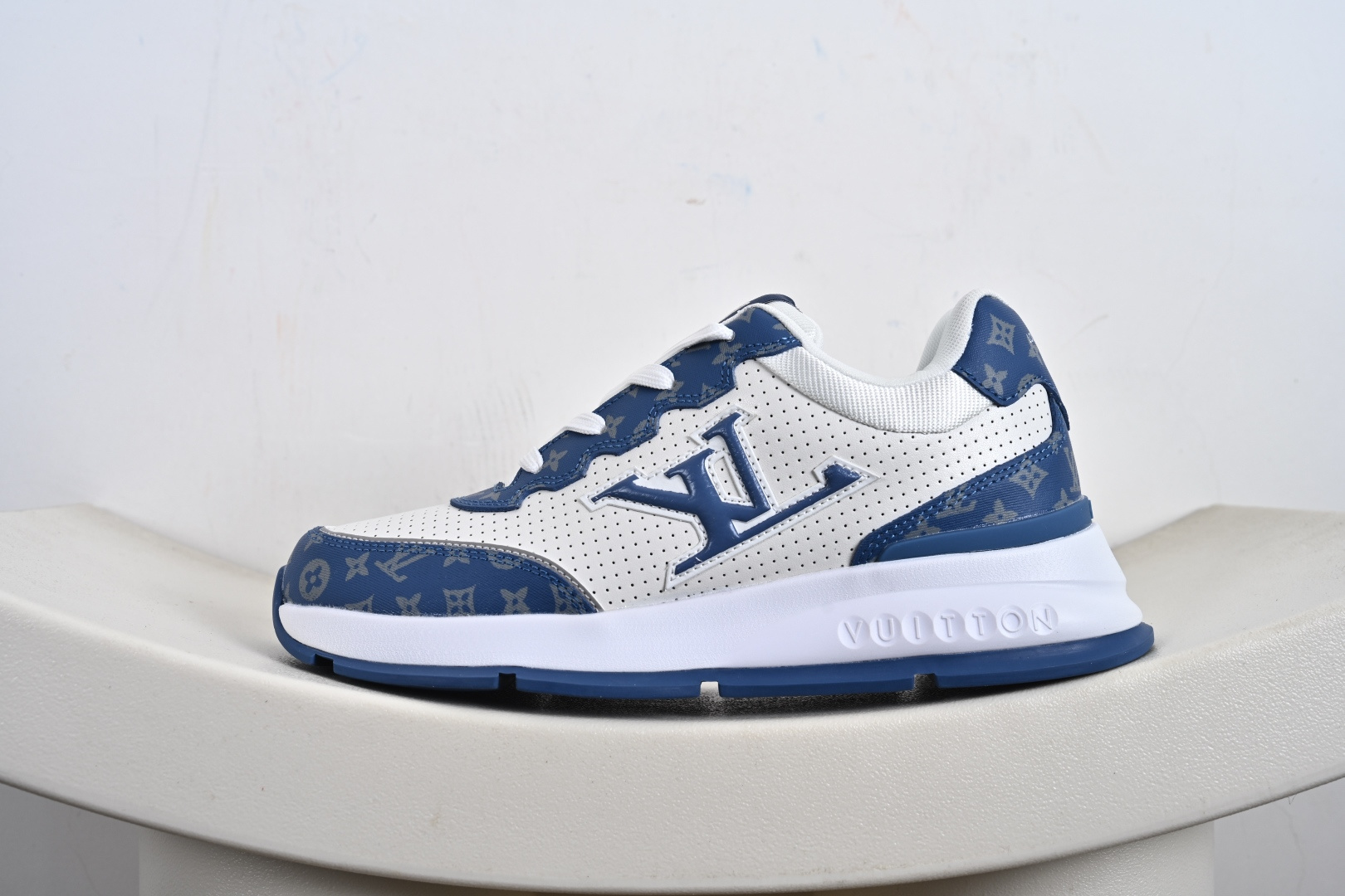 路易威登/Louis Vuitton LV路易威登板鞋 DM9U5PMI02N11 新款 LV Trainer最新配色运动鞋