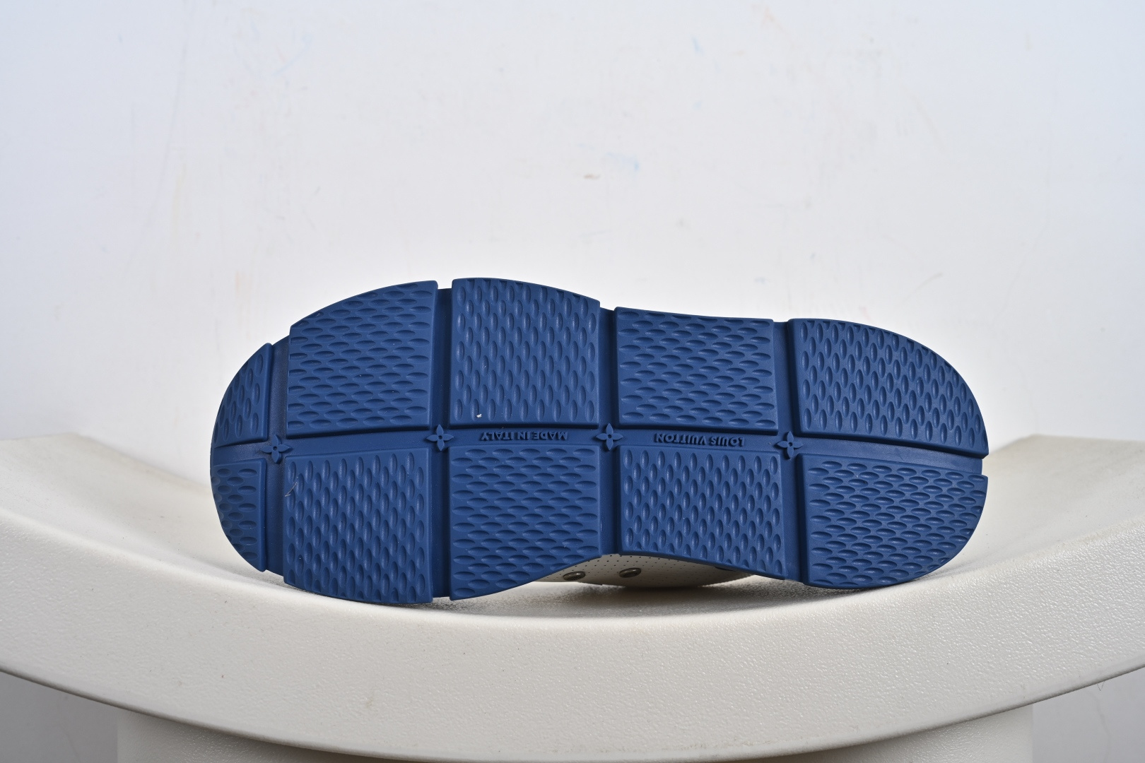 路易威登/Louis Vuitton LV路易威登板鞋 DM9U5PMI02N11 新款 LV Trainer最新配色运动鞋