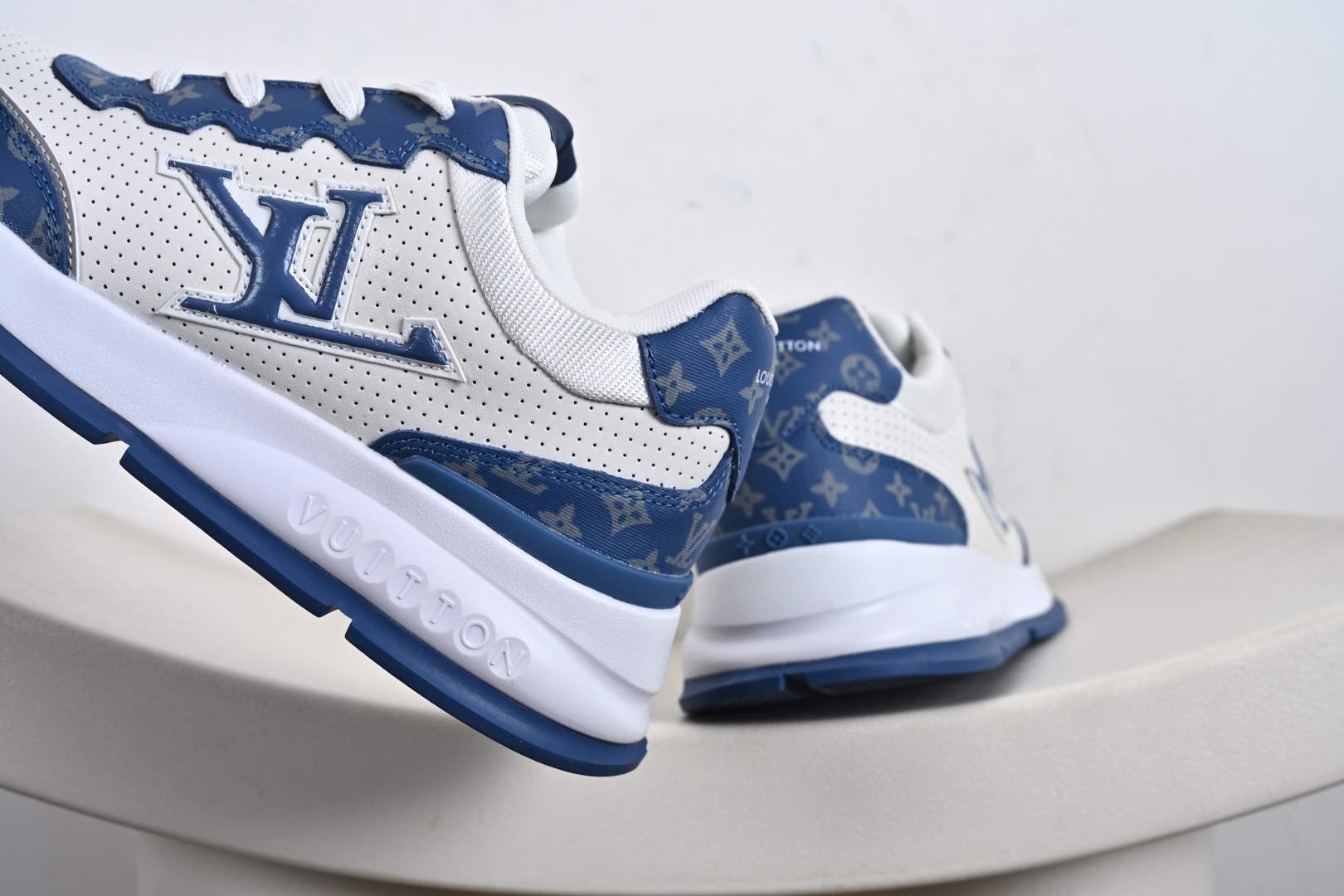 路易威登/Louis Vuitton LV路易威登板鞋 DM9U5PMI02N11 新款 LV Trainer最新配色运动鞋