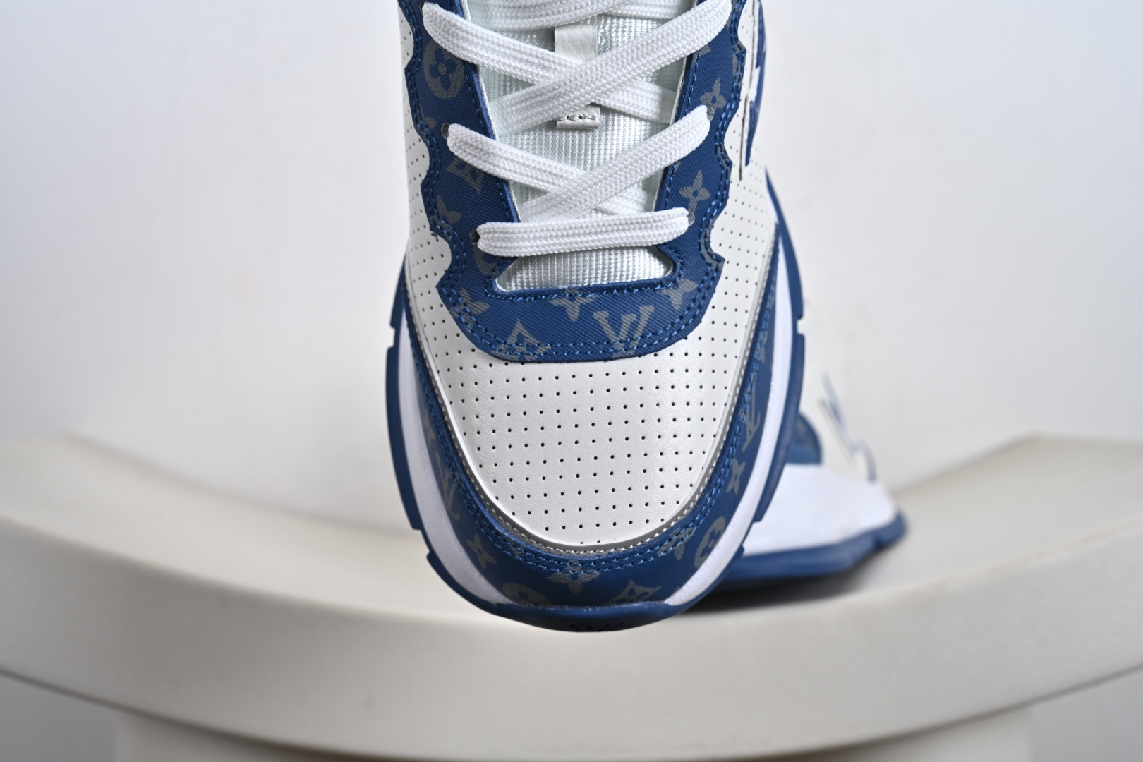 路易威登/Louis Vuitton LV路易威登板鞋 DM9U5PMI02N11 新款 LV Trainer最新配色运动鞋