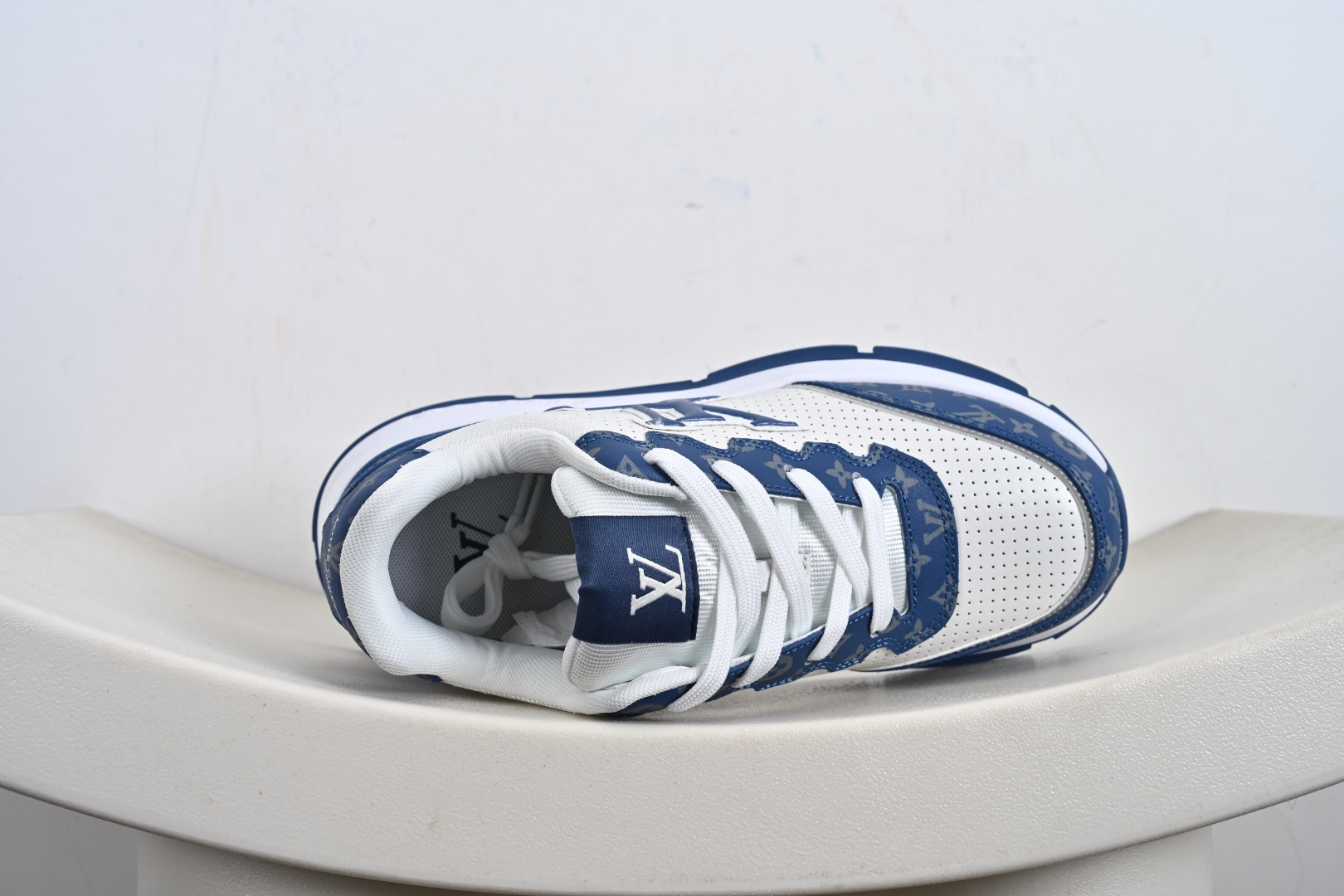 路易威登/Louis Vuitton LV路易威登板鞋 DM9U5PMI02N11 新款 LV Trainer最新配色运动鞋