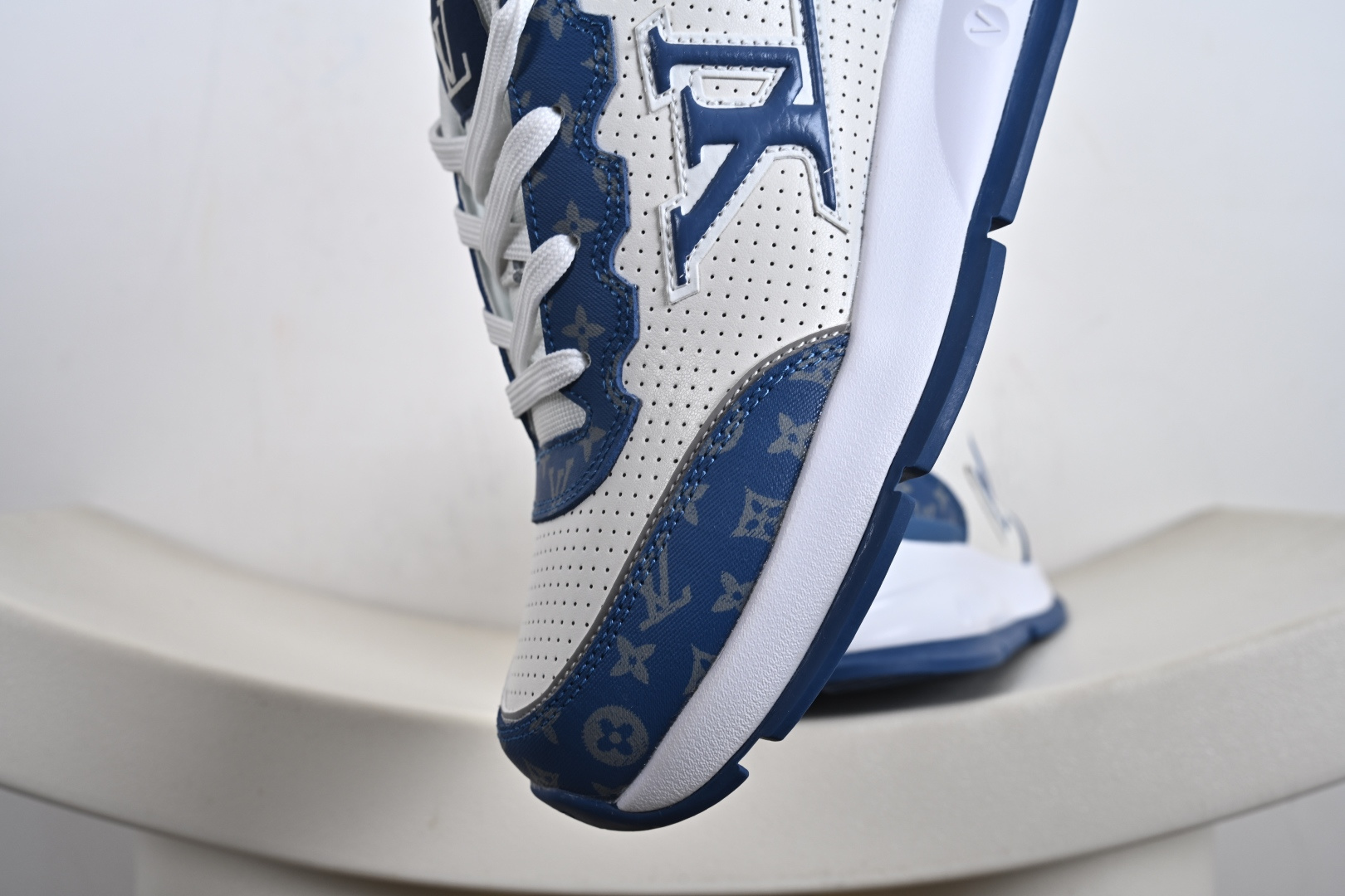 路易威登/Louis Vuitton LV路易威登板鞋 DM9U5PMI02N11 新款 LV Trainer最新配色运动鞋