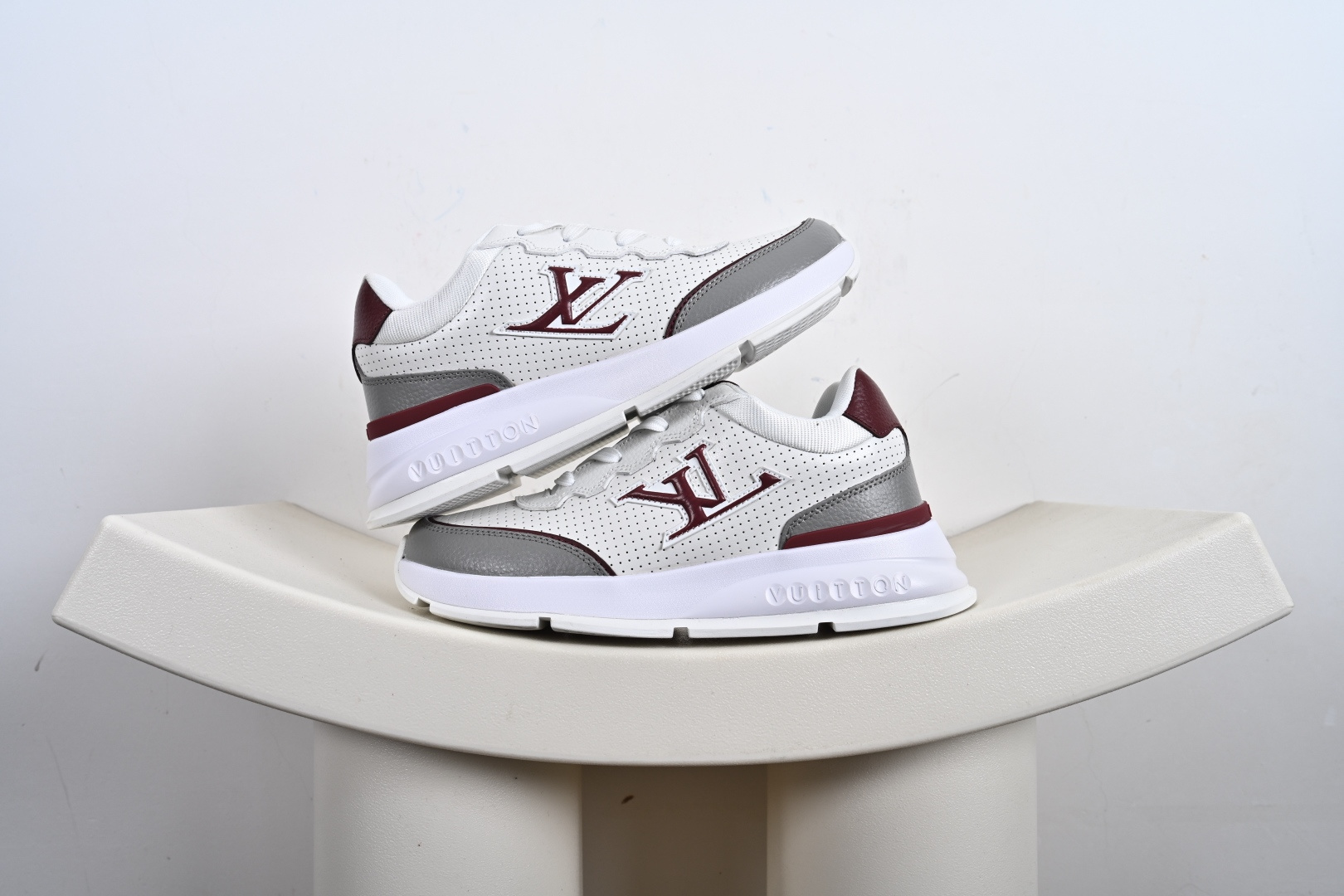 路易威登/Louis Vuitton LV路易威登板鞋 DM9U5PMI02N11 新款 LV Trainer最新配色运动鞋 L家 篮球鞋风格运动鞋