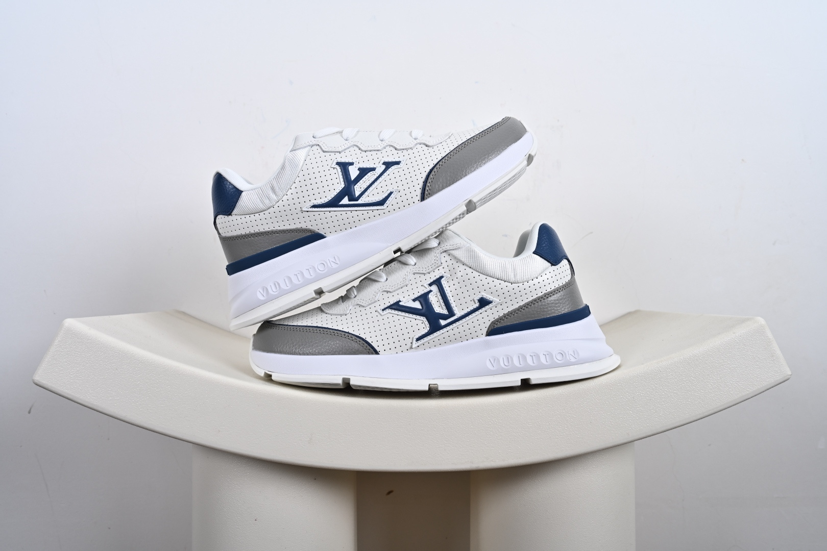 路易威登/Louis Vuitton LV路易威登板鞋 DM9U5PMI02N11 新款 LV Trainer最新配色运动鞋 L家 篮球鞋风格运动鞋