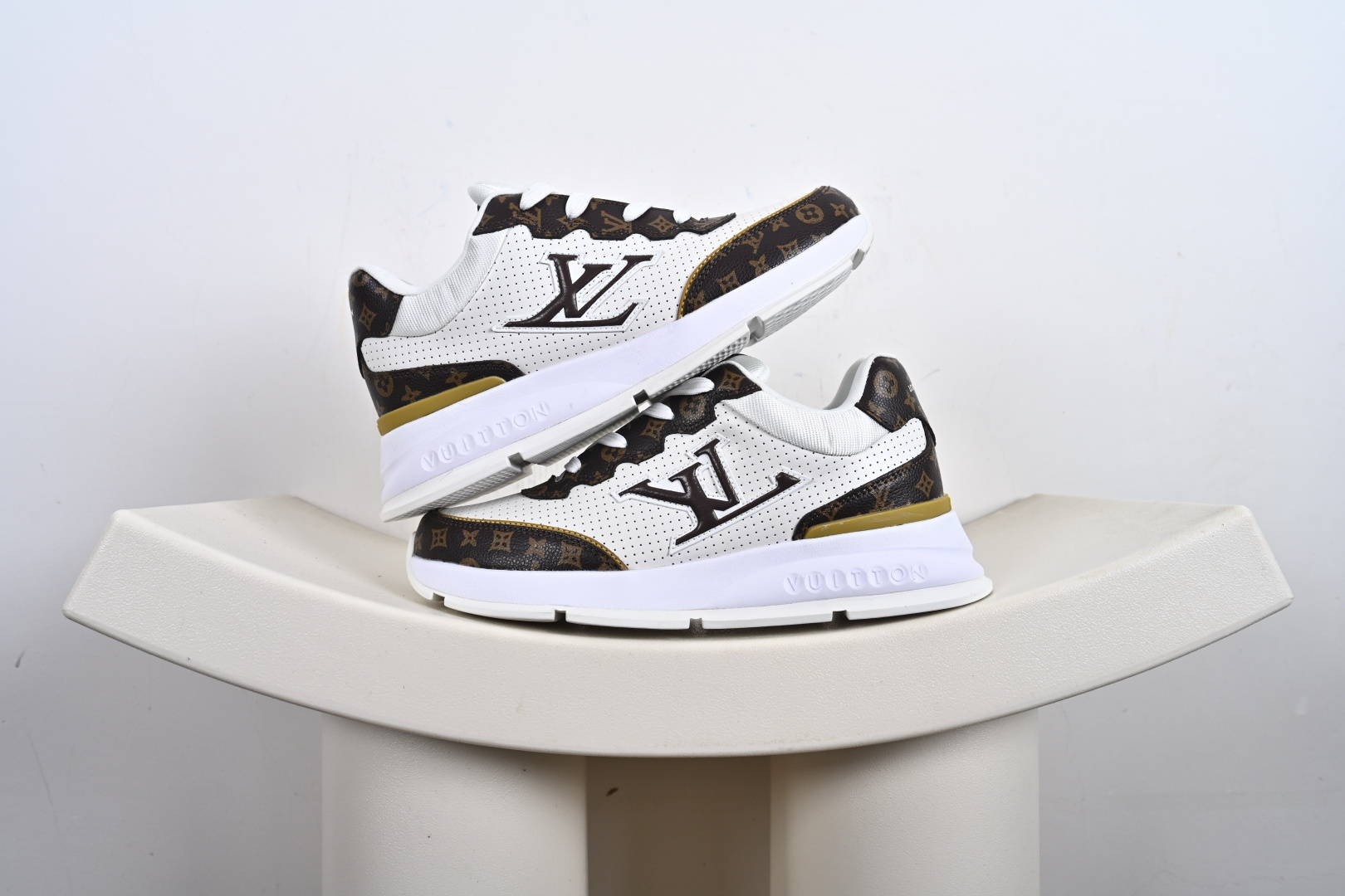 路易威登/Louis Vuitton LV路易威登板鞋 DM9U5PMI02N11 新款 LV Trainer最新配色运动鞋 L家 篮球鞋风格运动鞋