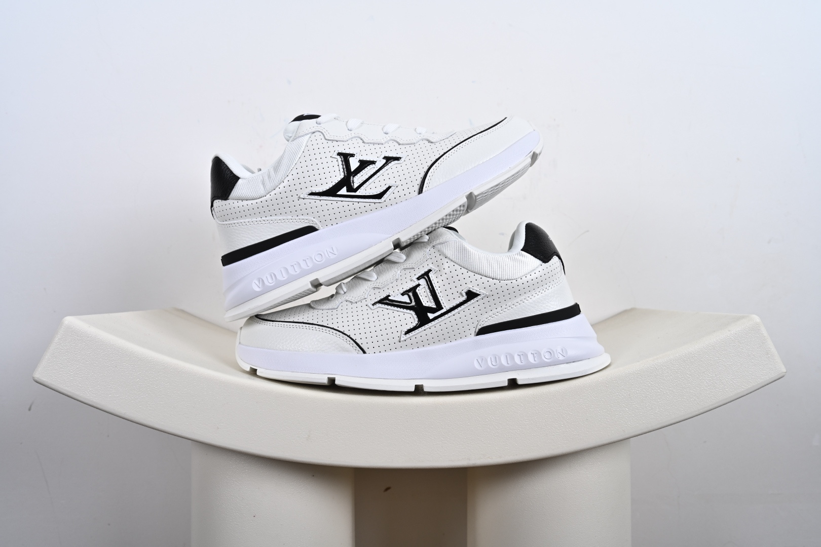 路易威登/Louis Vuitton LV路易威登板鞋 DM9U5PMI02N11 新款 LV Trainer最新配色运动鞋 L家 篮球鞋风格运动鞋