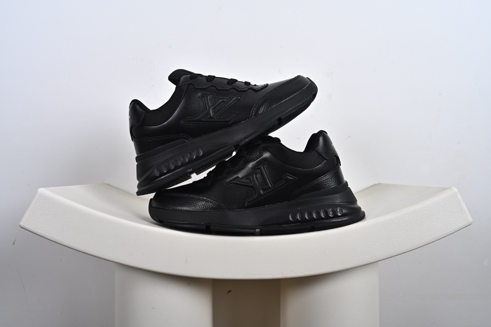 路易威登/Louis Vuitton LV路易威登板鞋 DM9U5PMI02N11 新款 LV Trainer最新配色运动鞋 L家 篮球鞋风格运动鞋