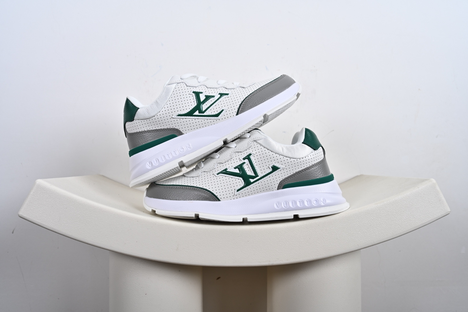 路易威登/Louis Vuitton LV路易威登板鞋 DM9U5PMI02N11 新款 LV Trainer最新配色运动鞋 L家 篮球鞋风格运动鞋