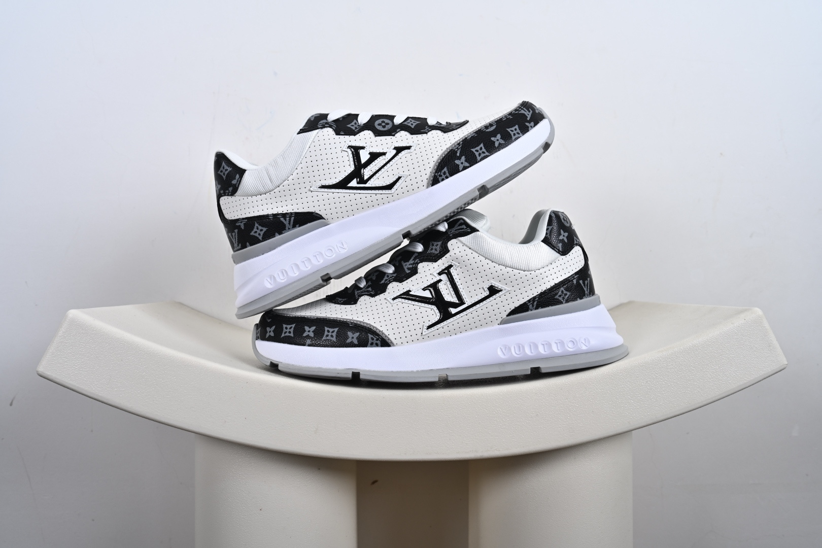 路易威登/Louis Vuitton LV路易威登板鞋 DM9U5PMI02N11 新款 LV Trainer最新配色运动鞋 L家 篮球鞋风格运动鞋