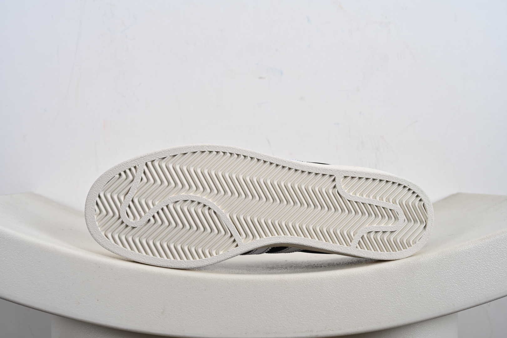 高端定制adidas贝壳头 “小怪兽联名-黑白卡通”高端定制 低帮休闲板鞋 DS0026