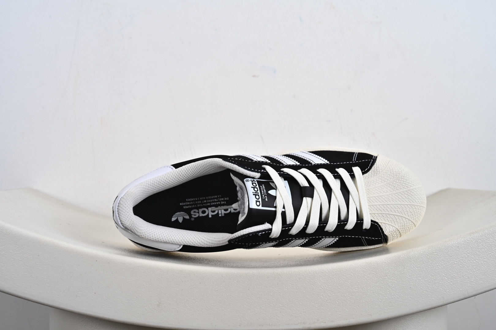 高端定制adidas贝壳头 “小怪兽联名-黑白卡通”高端定制 低帮休闲板鞋 DS0026