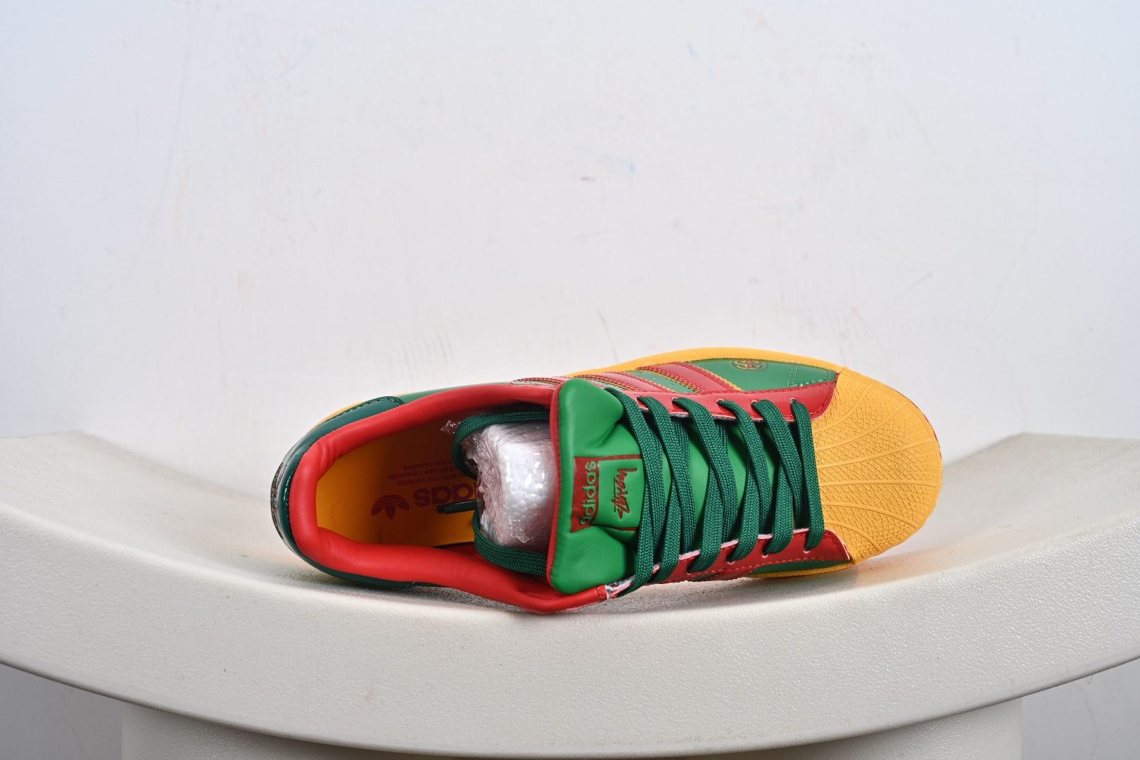 高端定制adidas贝壳头 “斯图西联名-绿金红” 高端定制 低帮休闲板鞋 DS0027