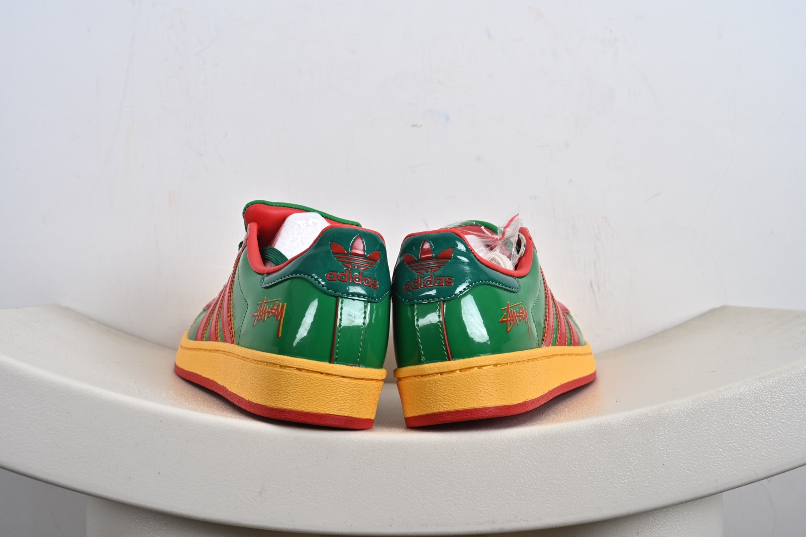 高端定制adidas贝壳头 “斯图西联名-绿金红” 高端定制 低帮休闲板鞋 DS0027