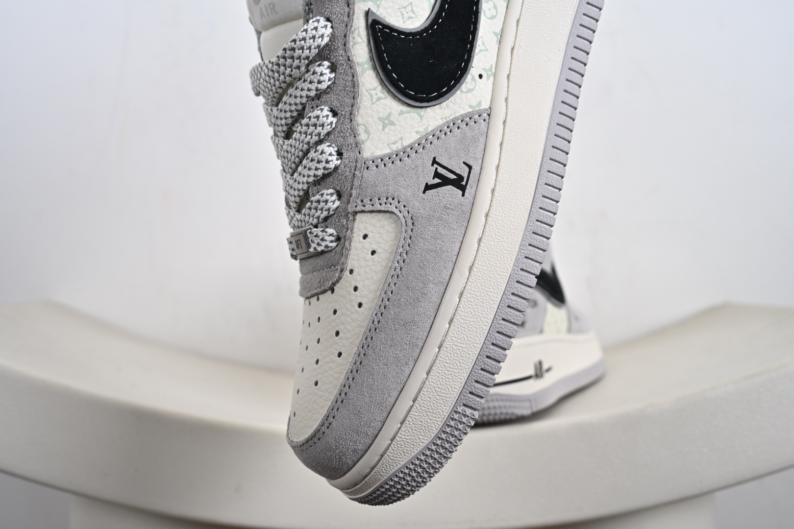 Nike AIR FORCE 1 定制联名 MZ9588-810