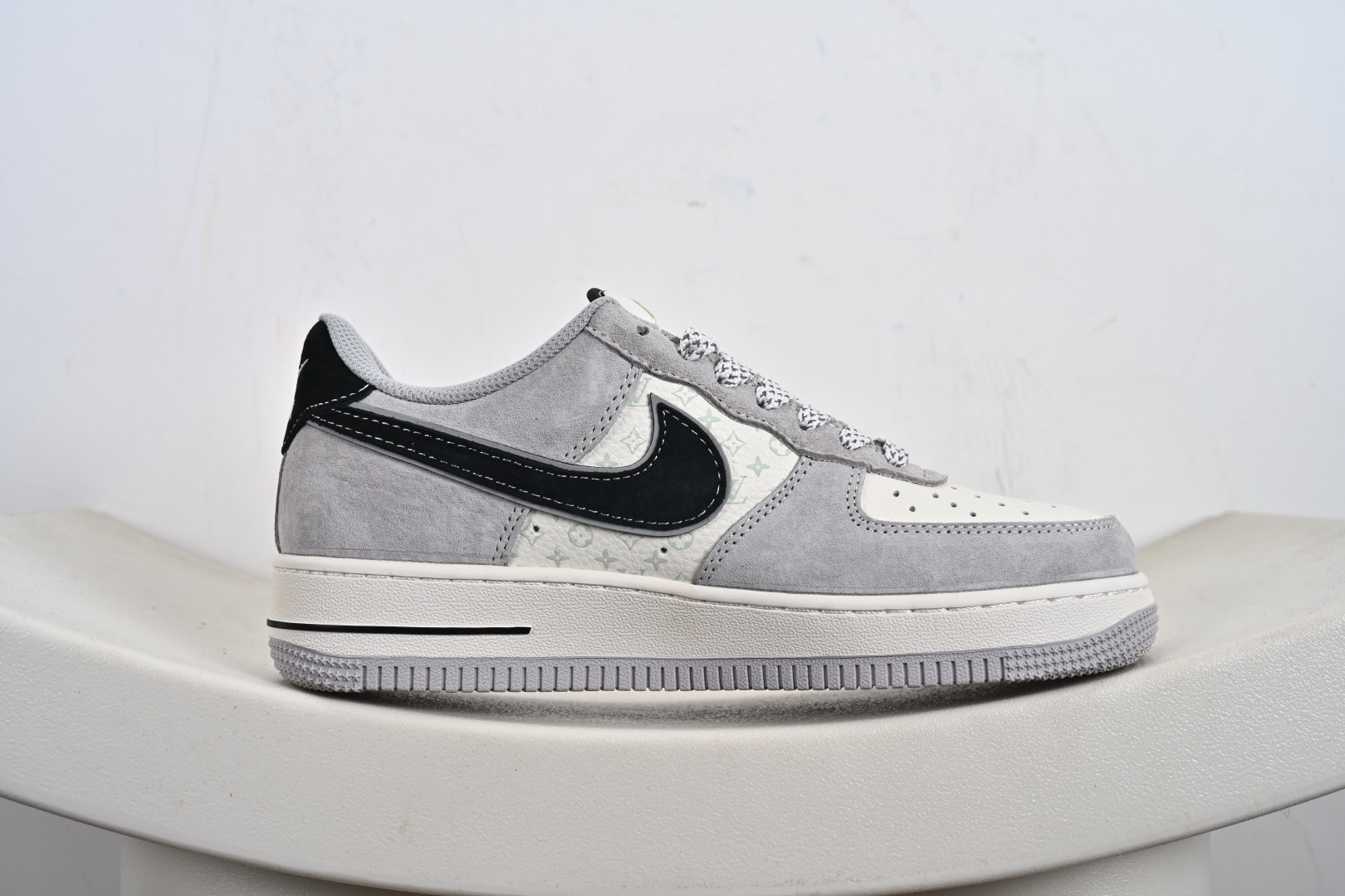 Nike AIR FORCE 1 定制联名 MZ9588-810