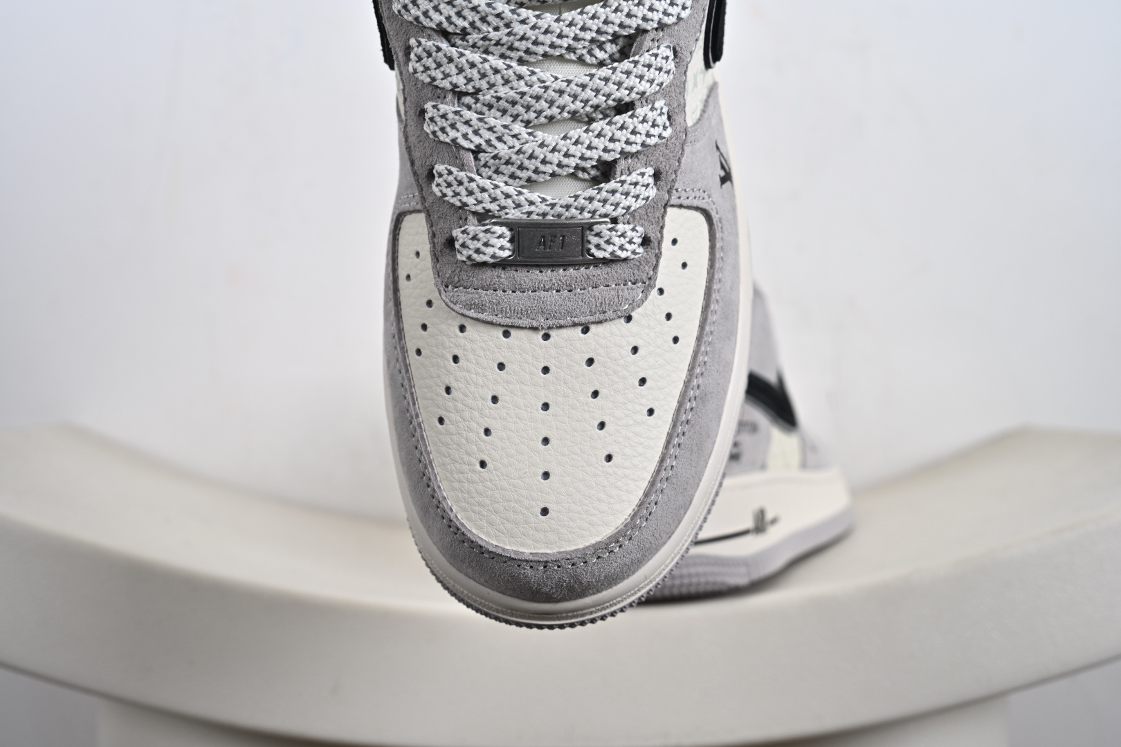 Nike AIR FORCE 1 定制联名 MZ9588-810