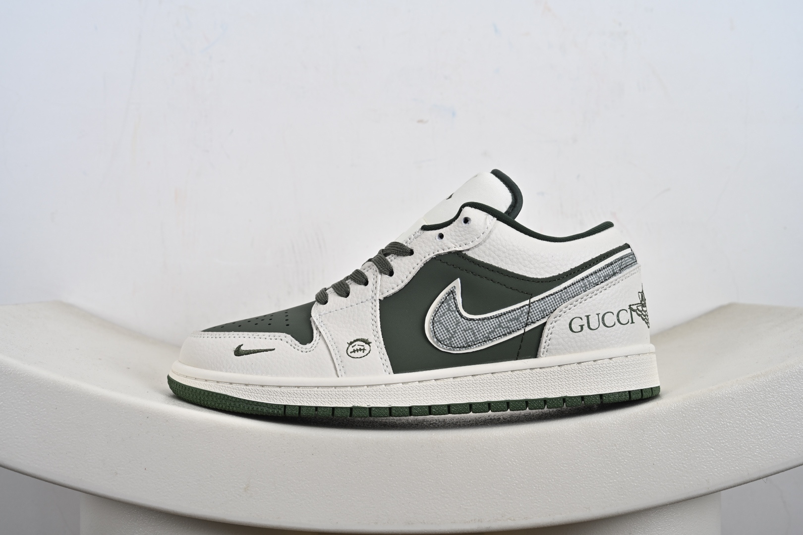 定制版Nike Jordan Air Jordan 1“古驰联名——浅绿米花勾” 高端定制 低帮 复古 减震 防滑 耐磨 篮球鞋 QR2025-002