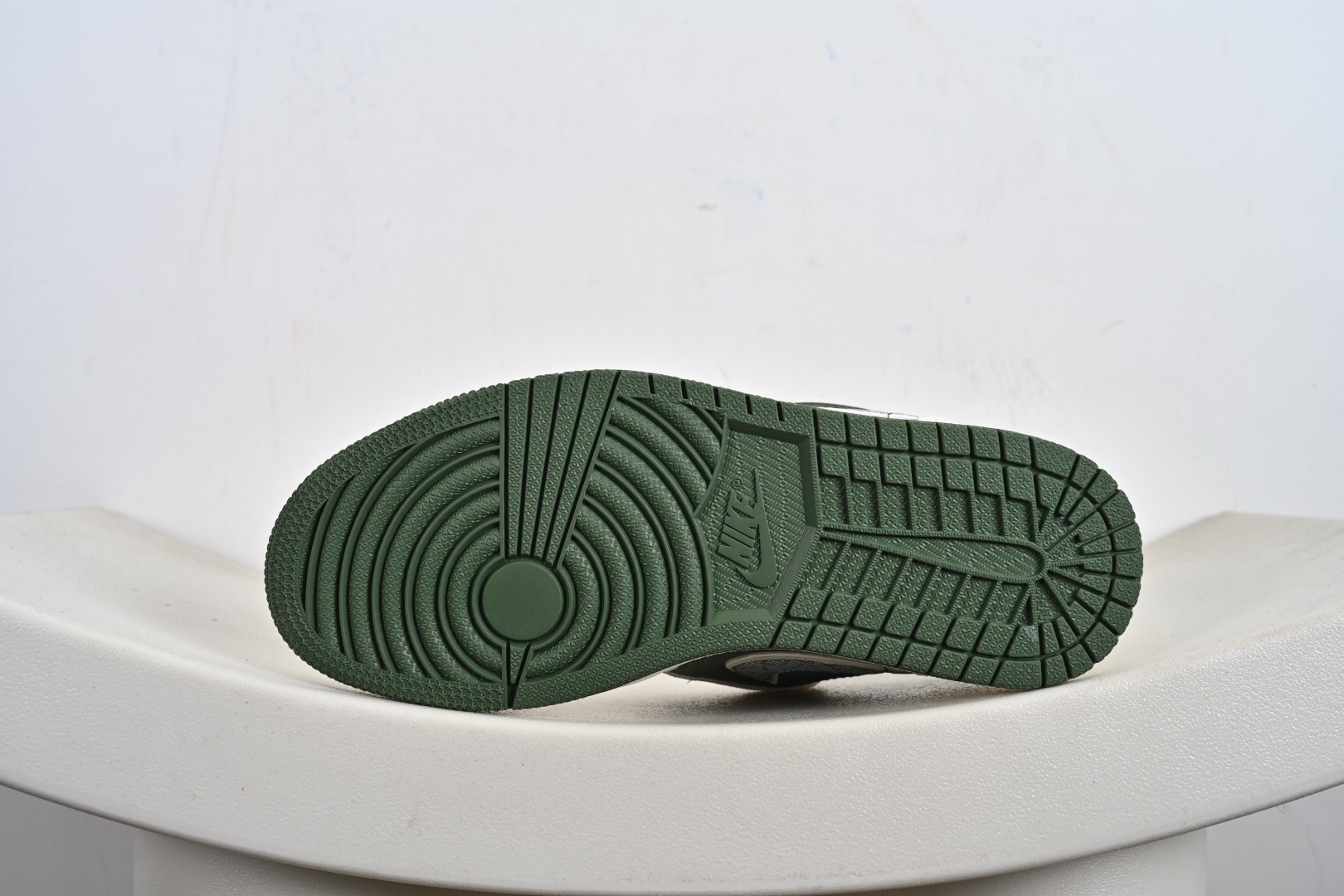 定制版Nike Jordan Air Jordan 1“古驰联名——浅绿米花勾” 高端定制 低帮 复古 减震 防滑 耐磨 篮球鞋 QR2025-002